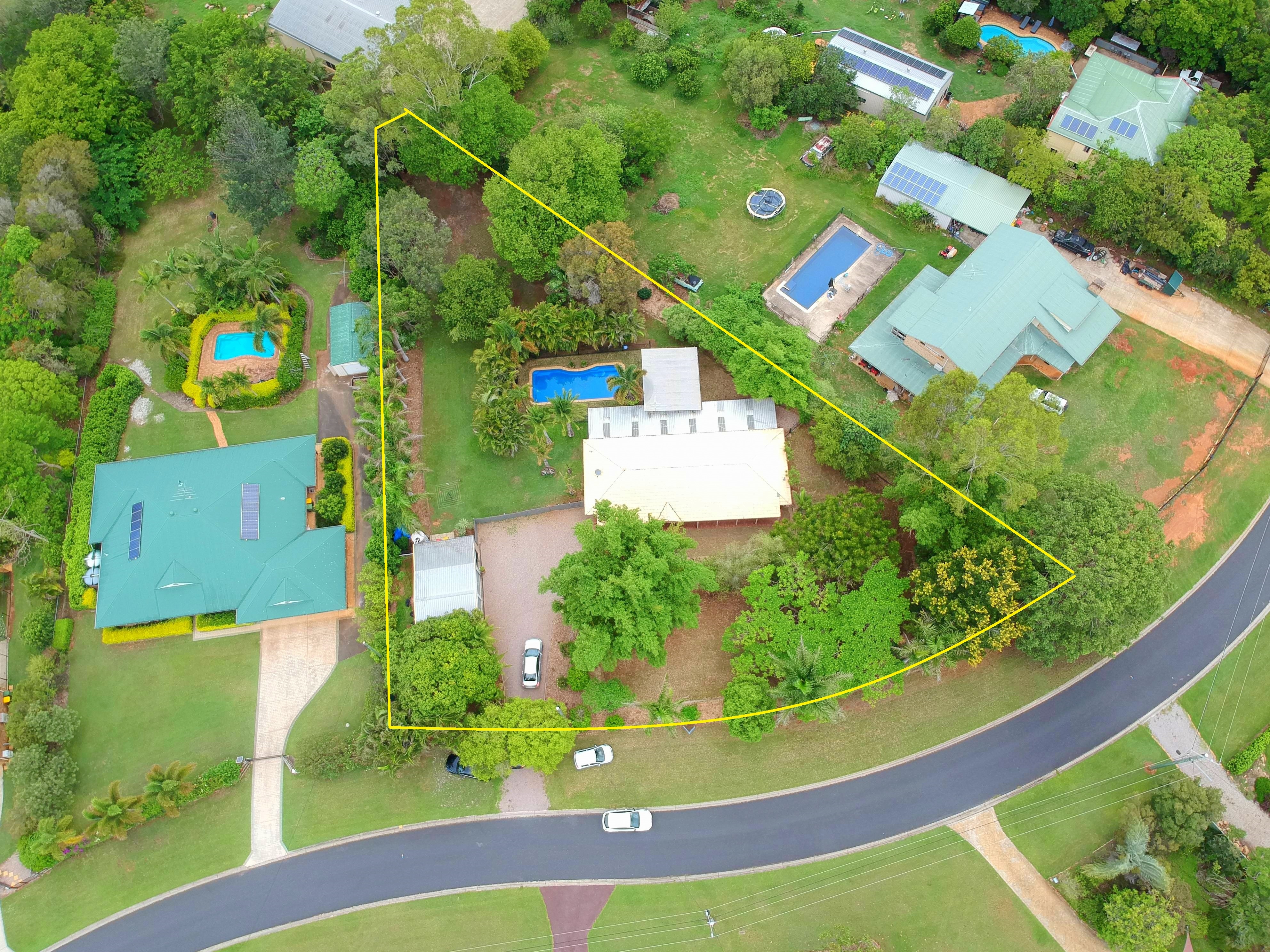 Jan Jones Real Estate 3/4 ACRE IN SOUGHT AFTER BURPENGARY MEADOWS!!