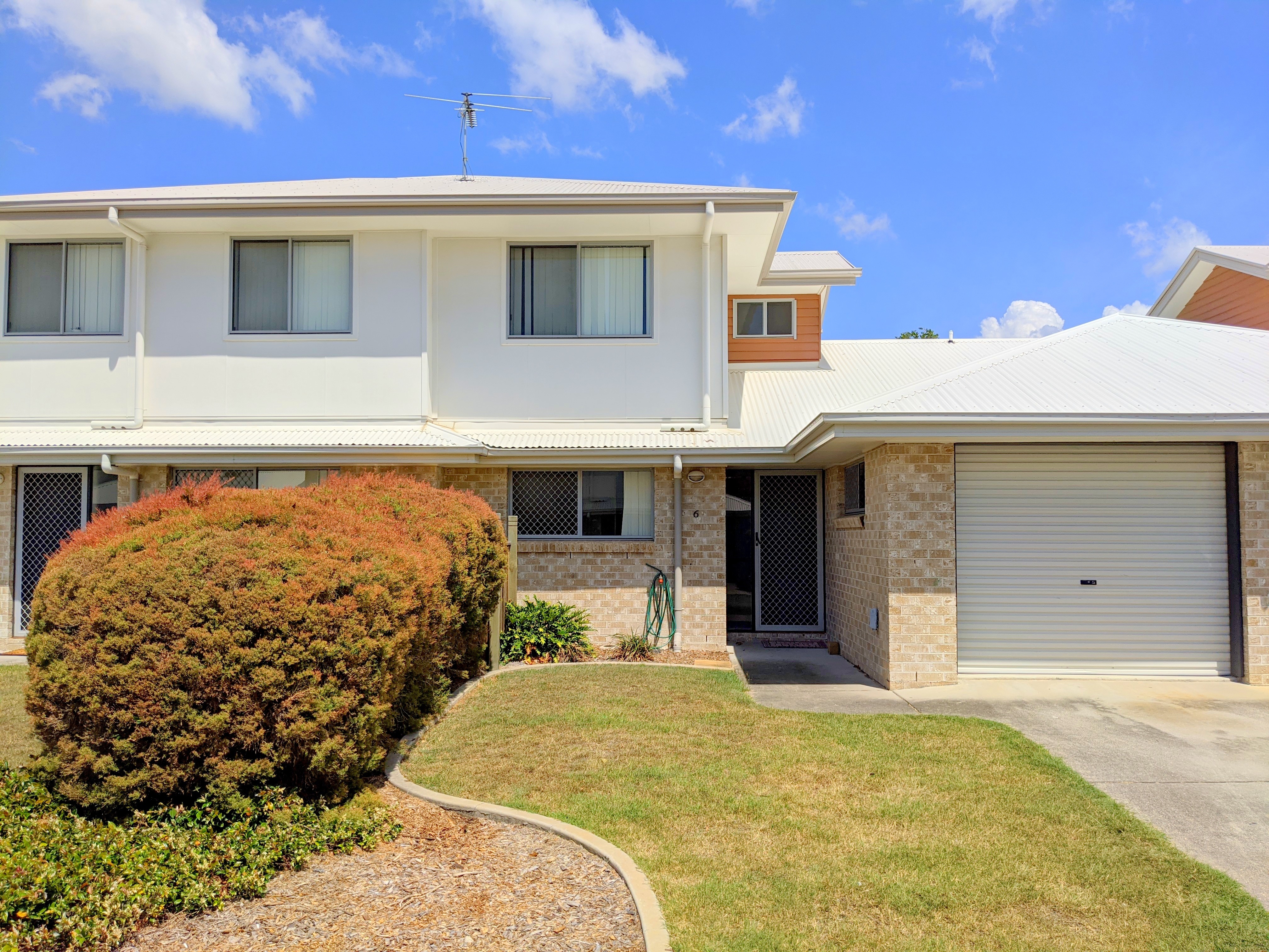 Jan Jones Real Estate TOWNHOUSE IN SECURE GATED COMPLEX!!