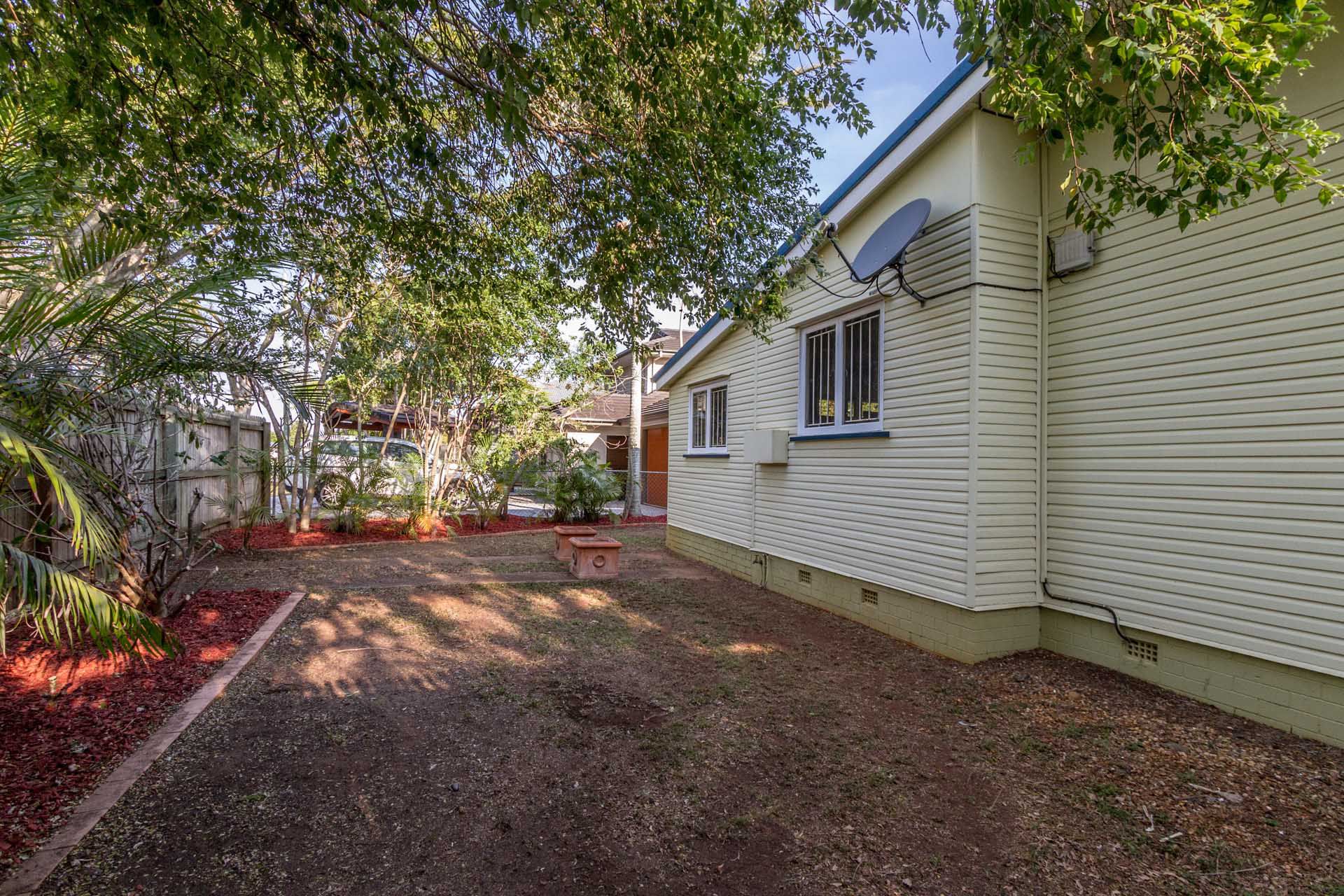 Jan Jones Real Estate WOODY POINT BEAUTY