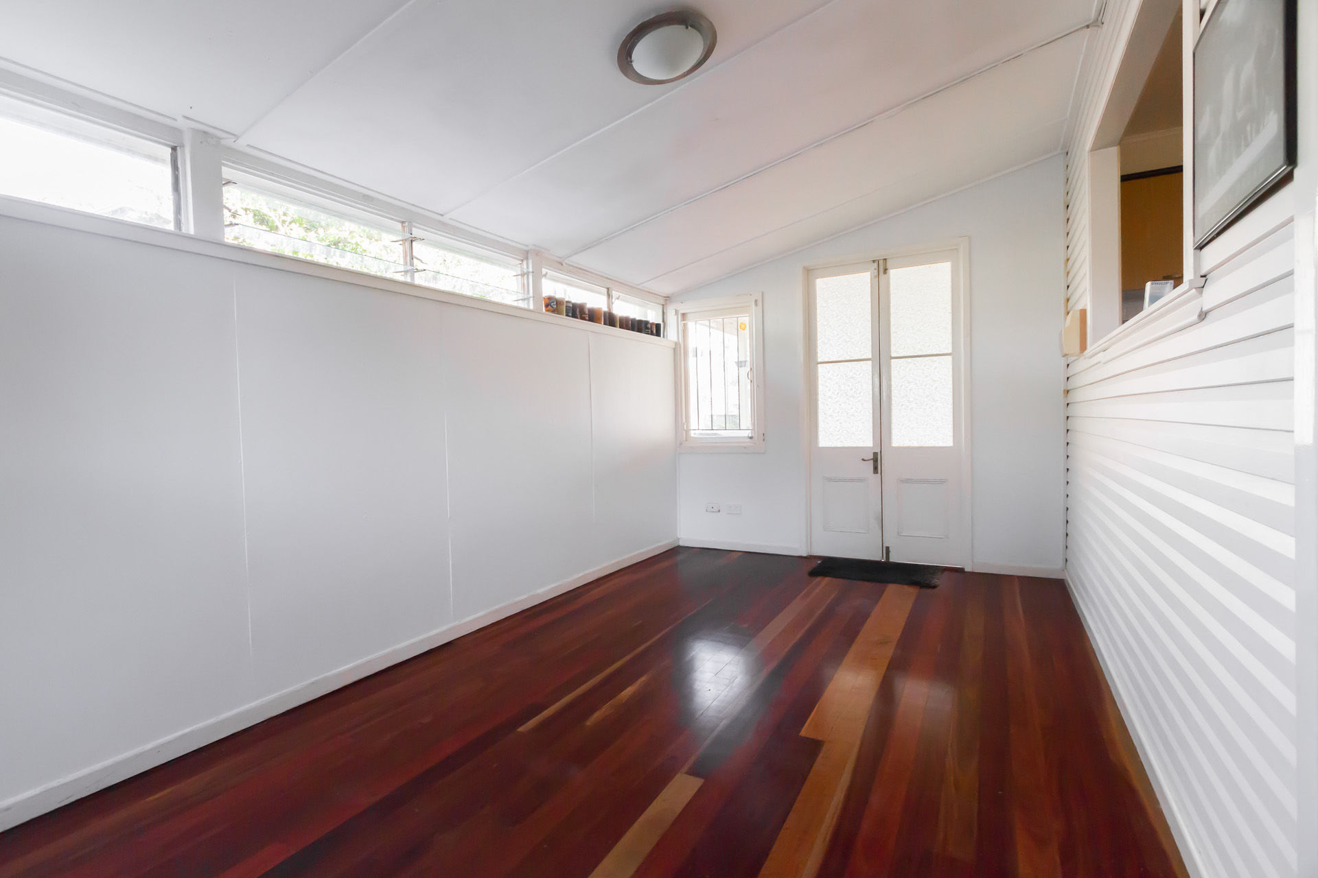 Jan Jones Real Estate WOODY POINT BEAUTY