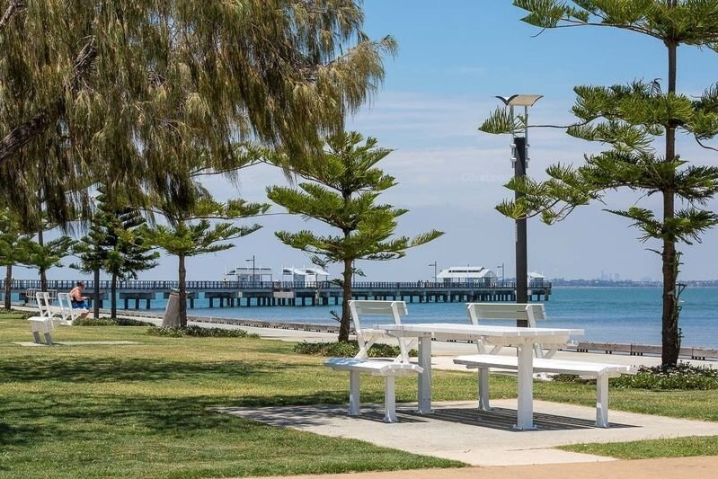 Jan Jones Real Estate WOODY POINT BEACH HOME