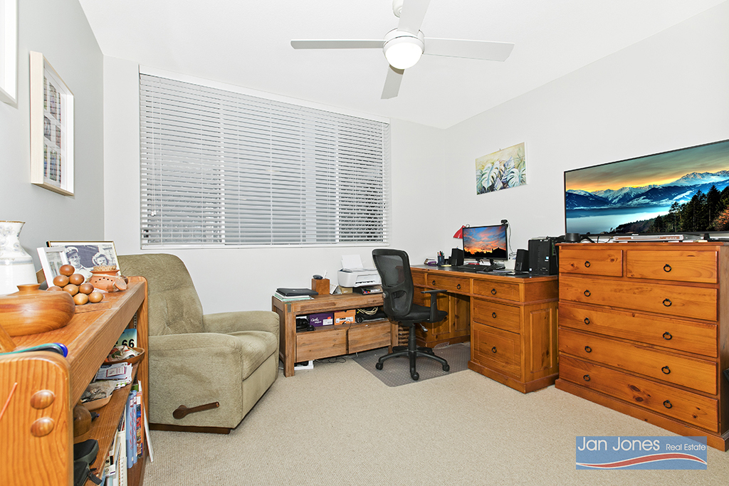 Jan Jones Real Estate MOTIVATED VENDORS! Great Views Beachside