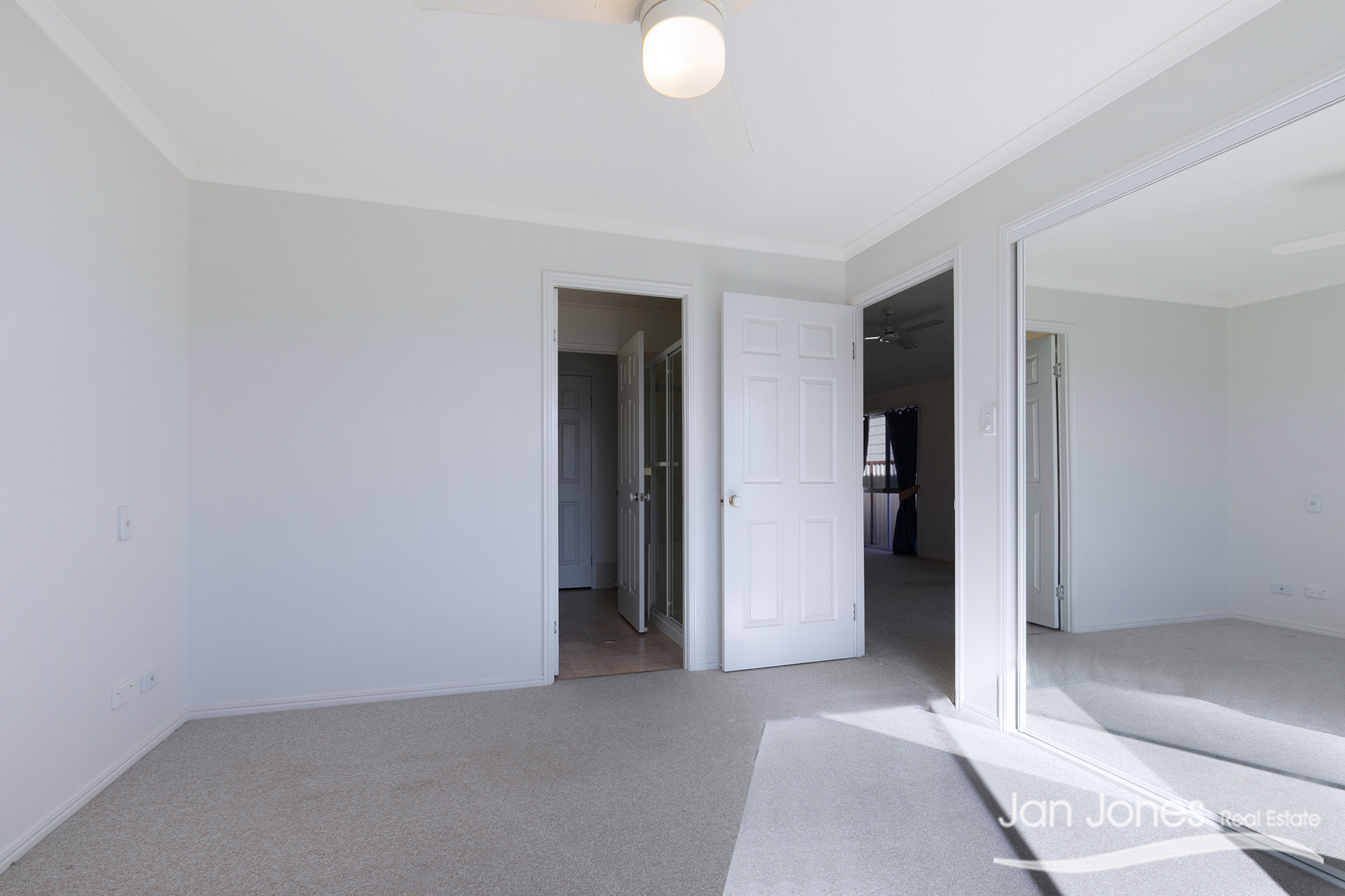 Jan Jones Real Estate PALM LAKES RESORT IN DECEPTION BAY