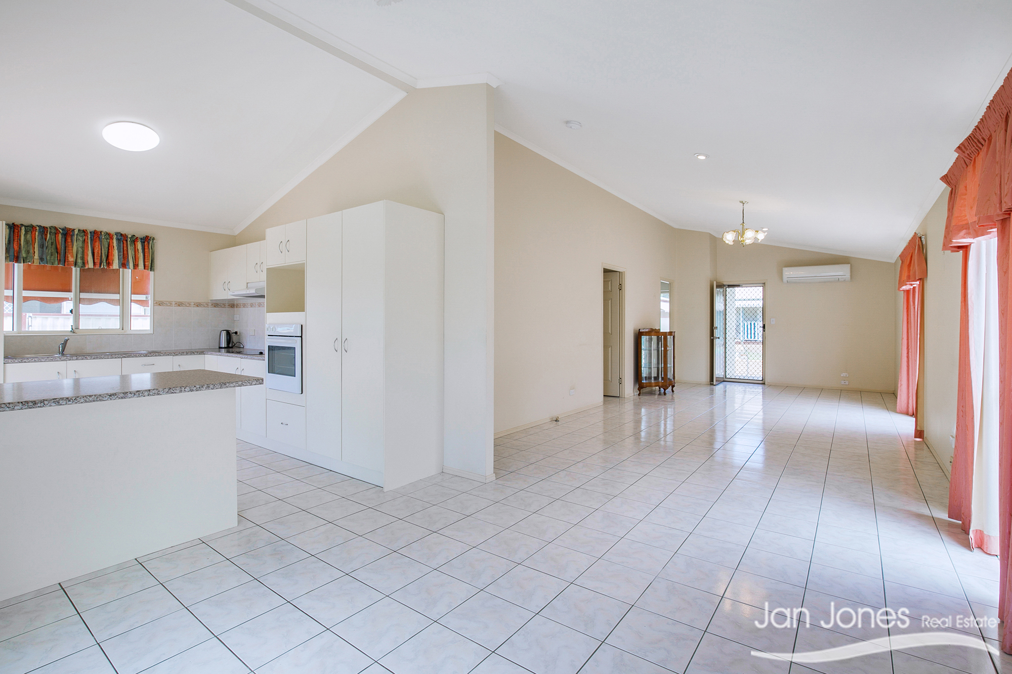 Jan Jones Real Estate PALM LAKES RESORT IN DECEPTION BAY
