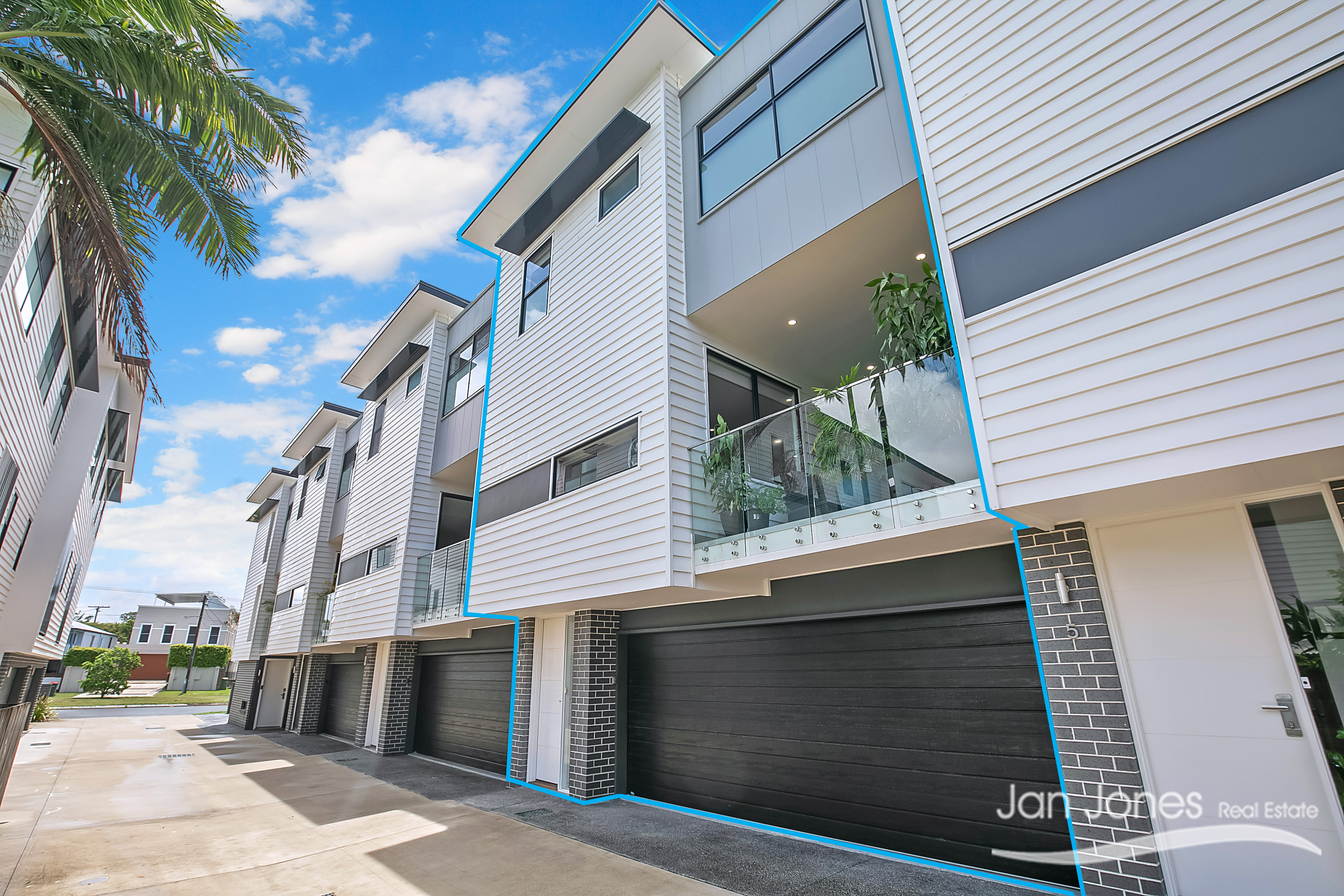 Small Comples Jan Jones Real Estate - Modern 2 Bedroom Townhouse, Small Complex ...