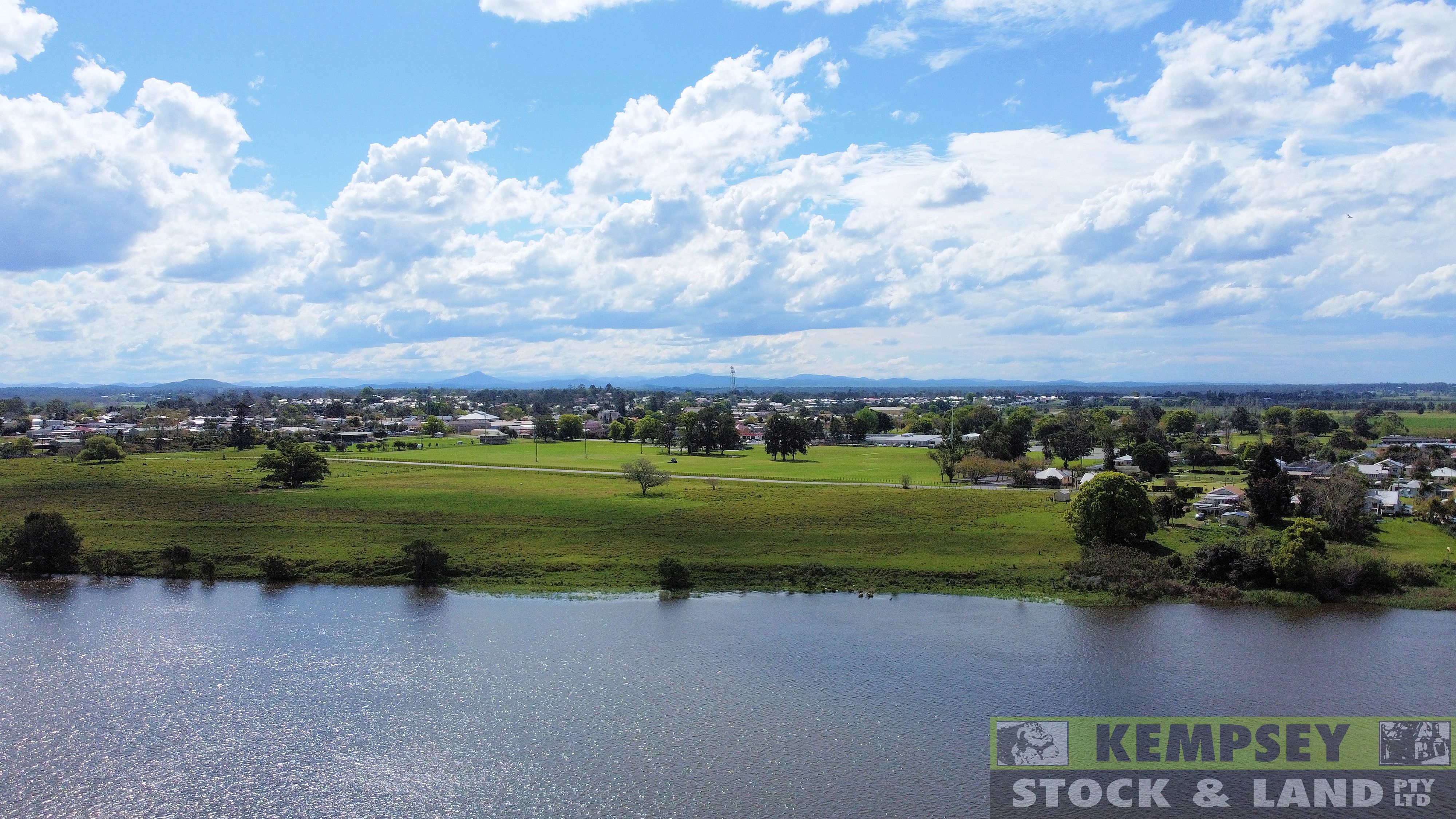 Kempsey Stock and Land Unique Home with Glorious Views!