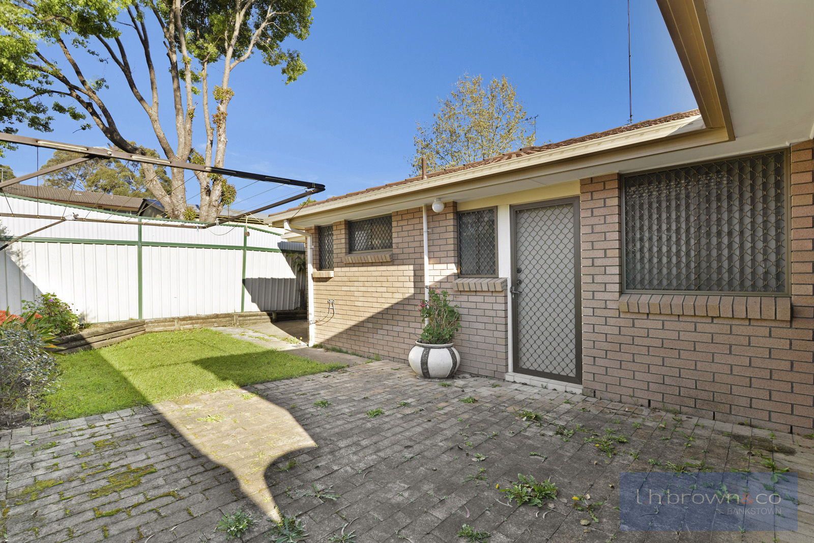 Free standing villa ! LH Brown & Co