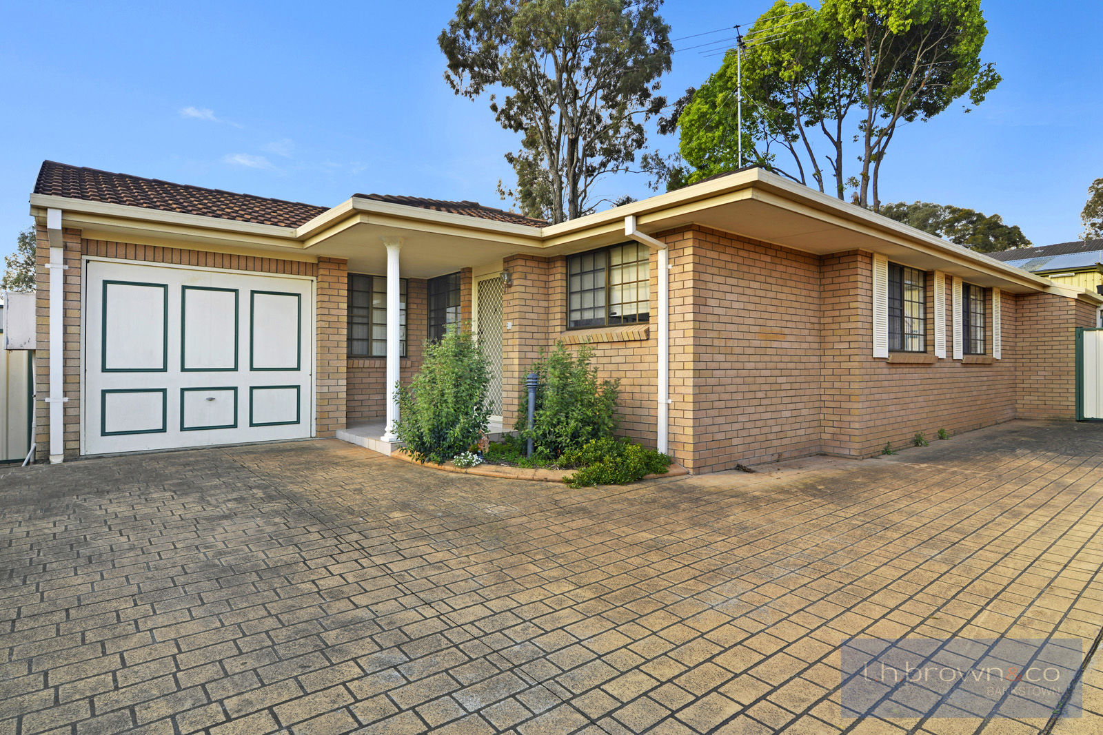 Free standing villa ! LH Brown & Co