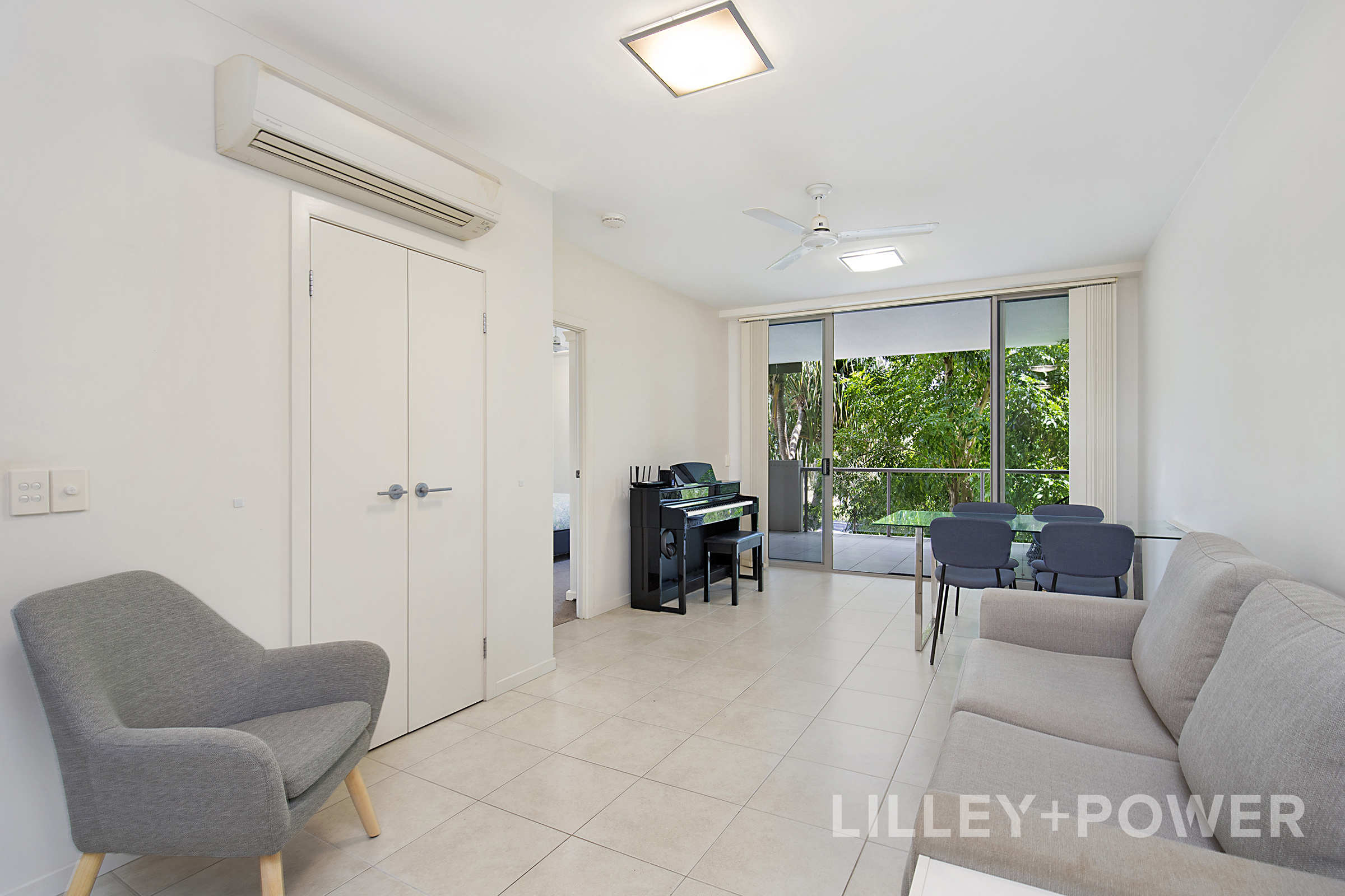 IMMACULATE AND CONTEMPORARY, LUXURIOUSLY LARGE BALCONY WITH PRIVATE