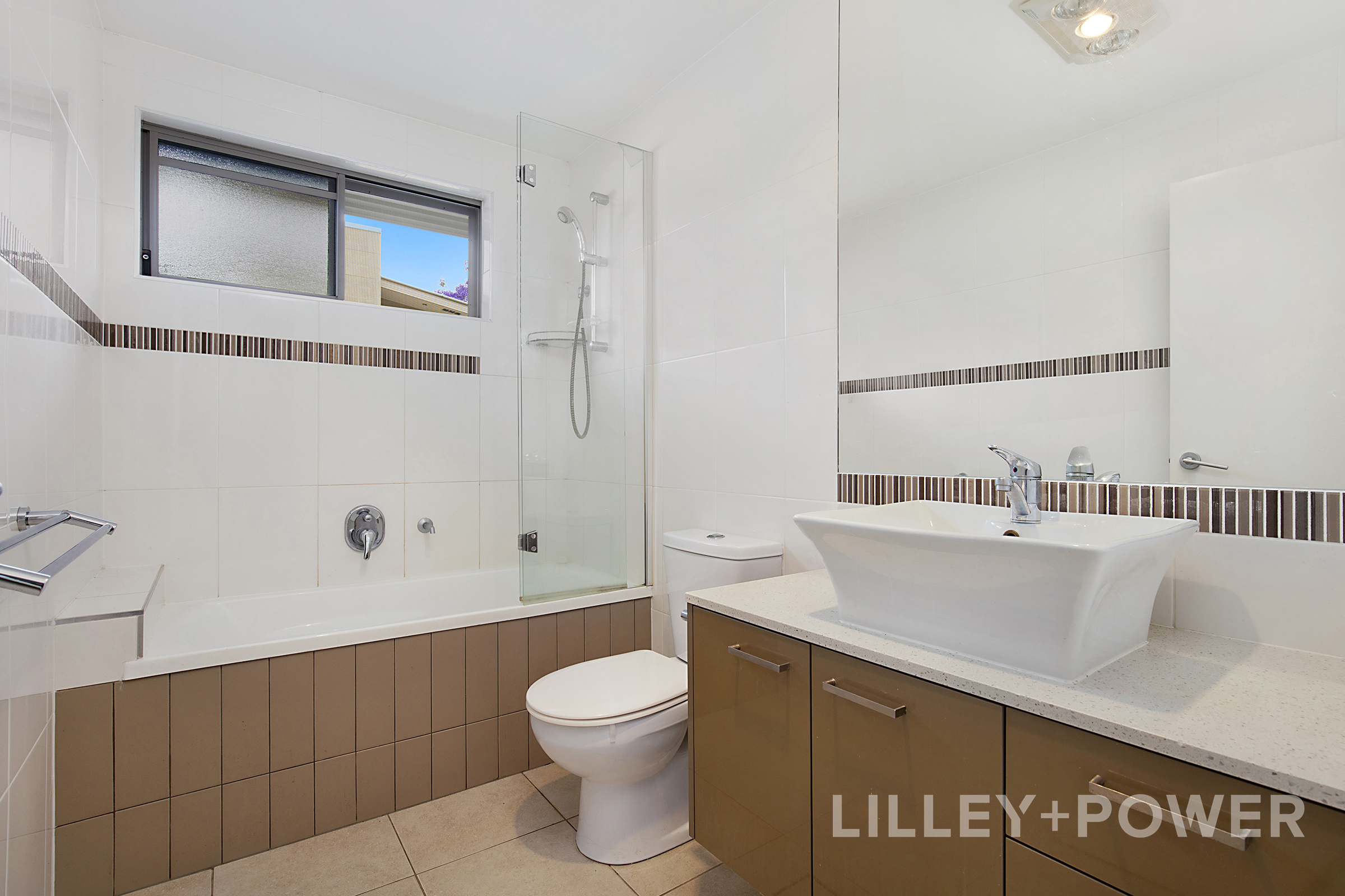 IMMACULATE AND CONTEMPORARY, LUXURIOUSLY LARGE BALCONY WITH PRIVATE