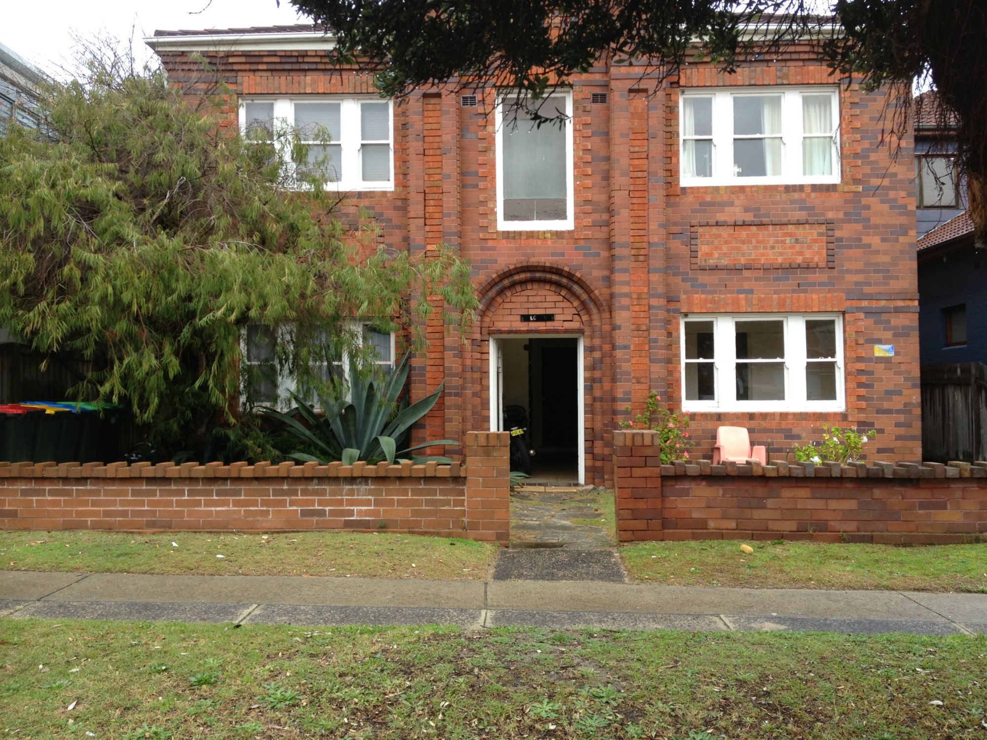 HOLDING FEE TAKEN !! HOLDING FEE TAKEN !! Lisa Steele Real Estate