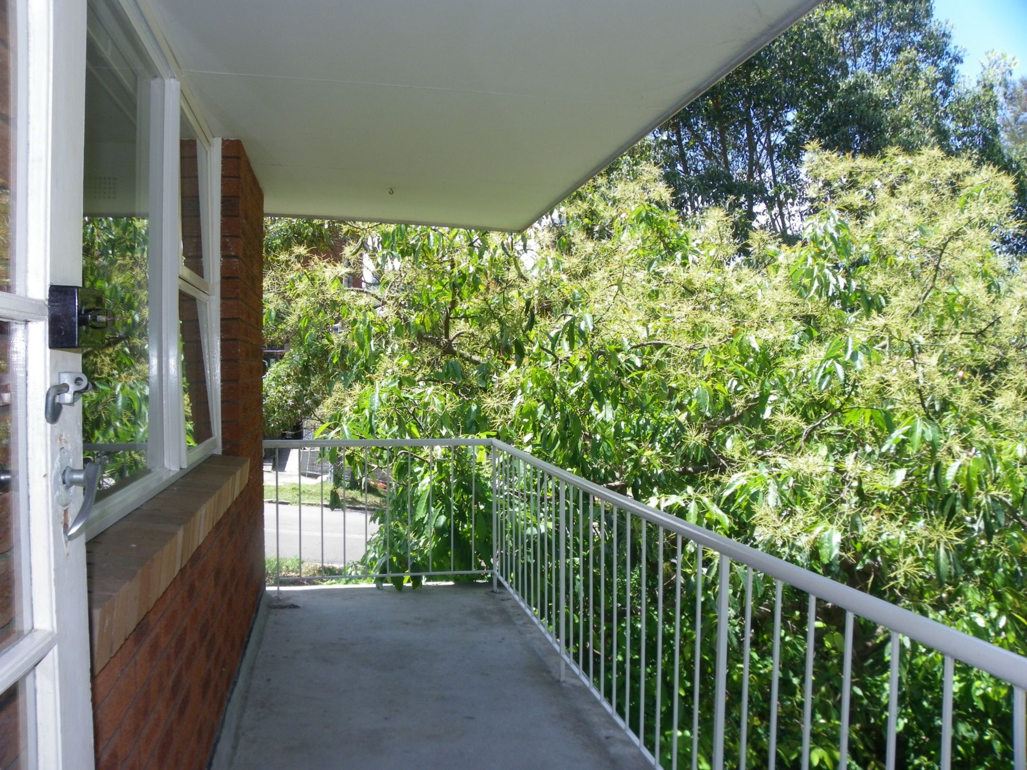 HOLDING FEE TAKEN !! HOLDING FEE TAKEN !! Lisa Steele Real Estate