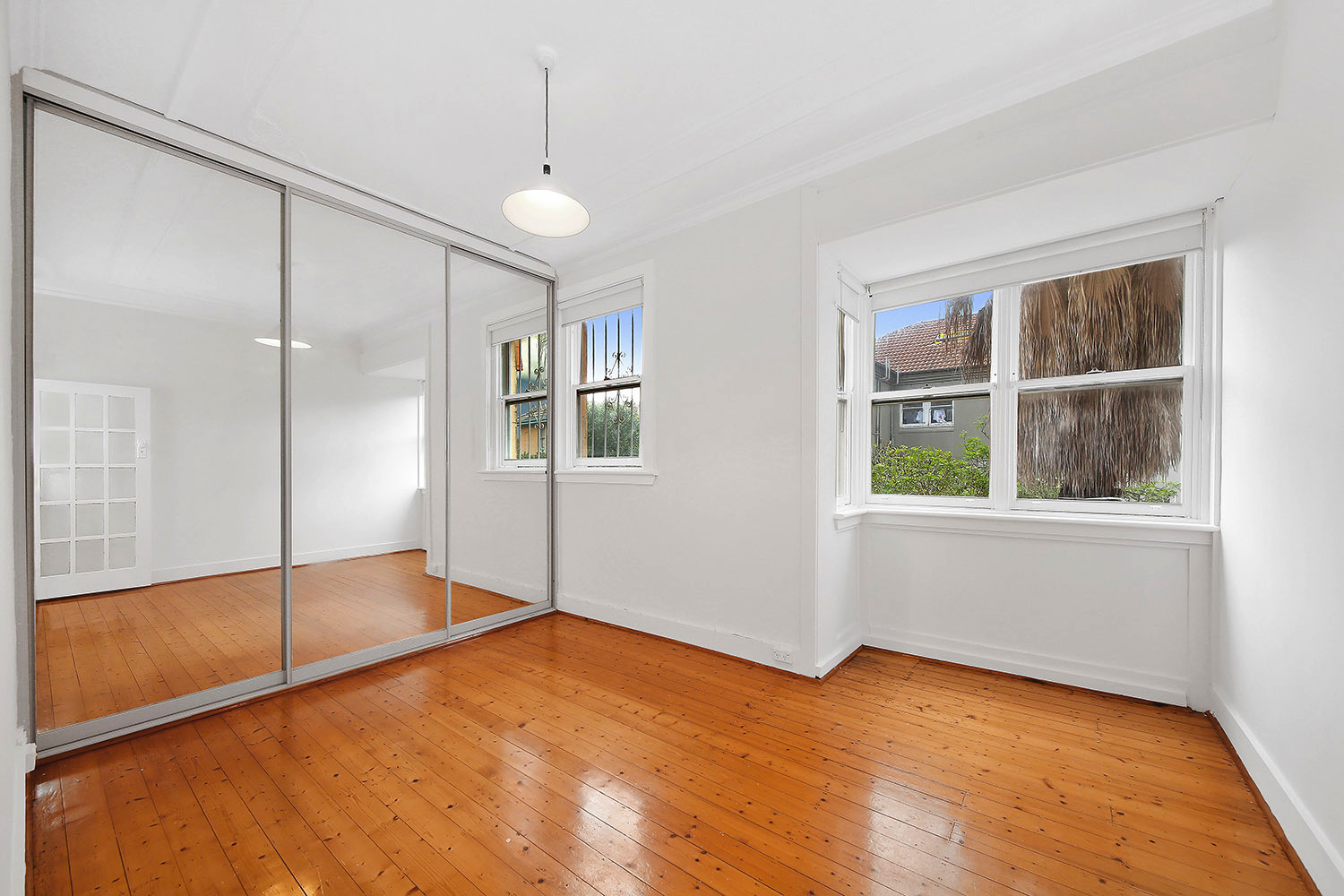 HOLDING FEE TAKEN !! HOLDING FEE TAKEN !! Lisa Steele Real Estate