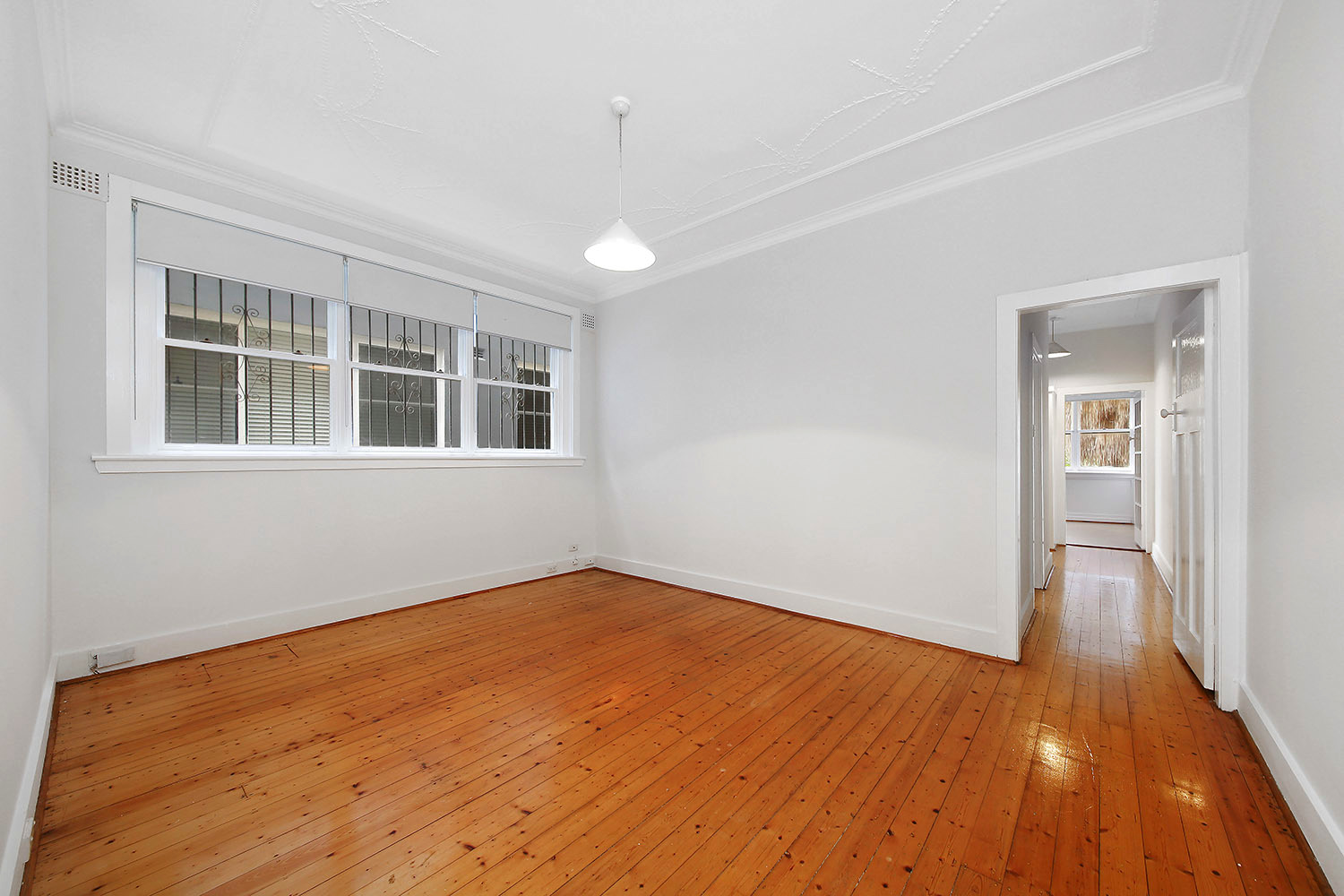 HOLDING FEE TAKEN !! HOLDING FEE TAKEN !! Lisa Steele Real Estate