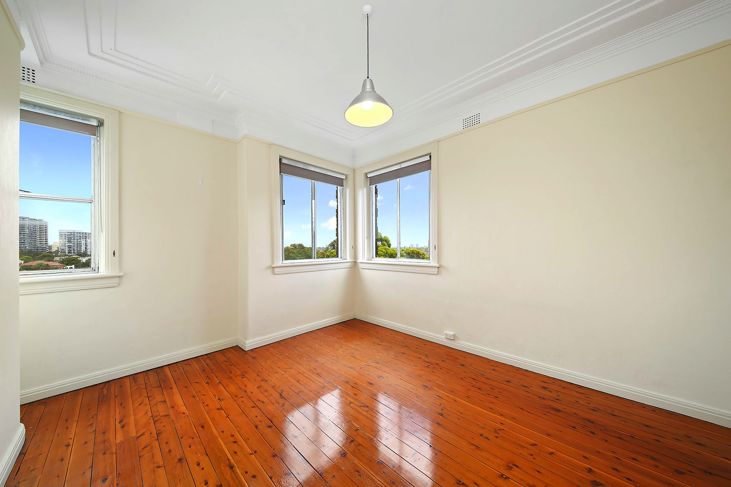 HOLDING FEE TAKEN !! HOLDING FEE TAKEN !! Lisa Steele Real Estate