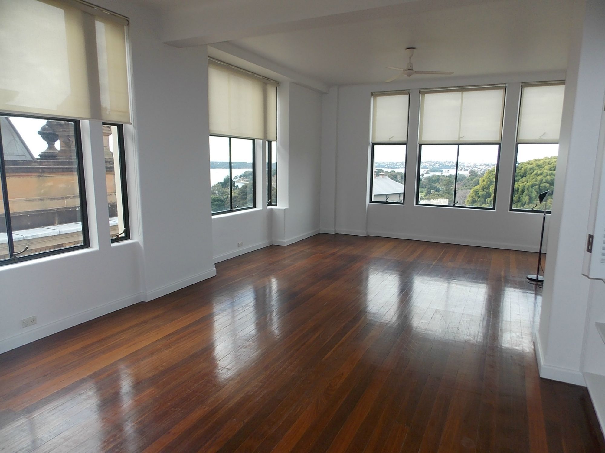 HOLDING FEE TAKEN !! HOLDING FEE TAKEN !! Lisa Steele Real Estate