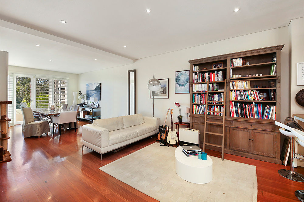 HOLDING FEE TAKEN!! HOLDING FEE TAKEN!! Lisa Steele Real Estate