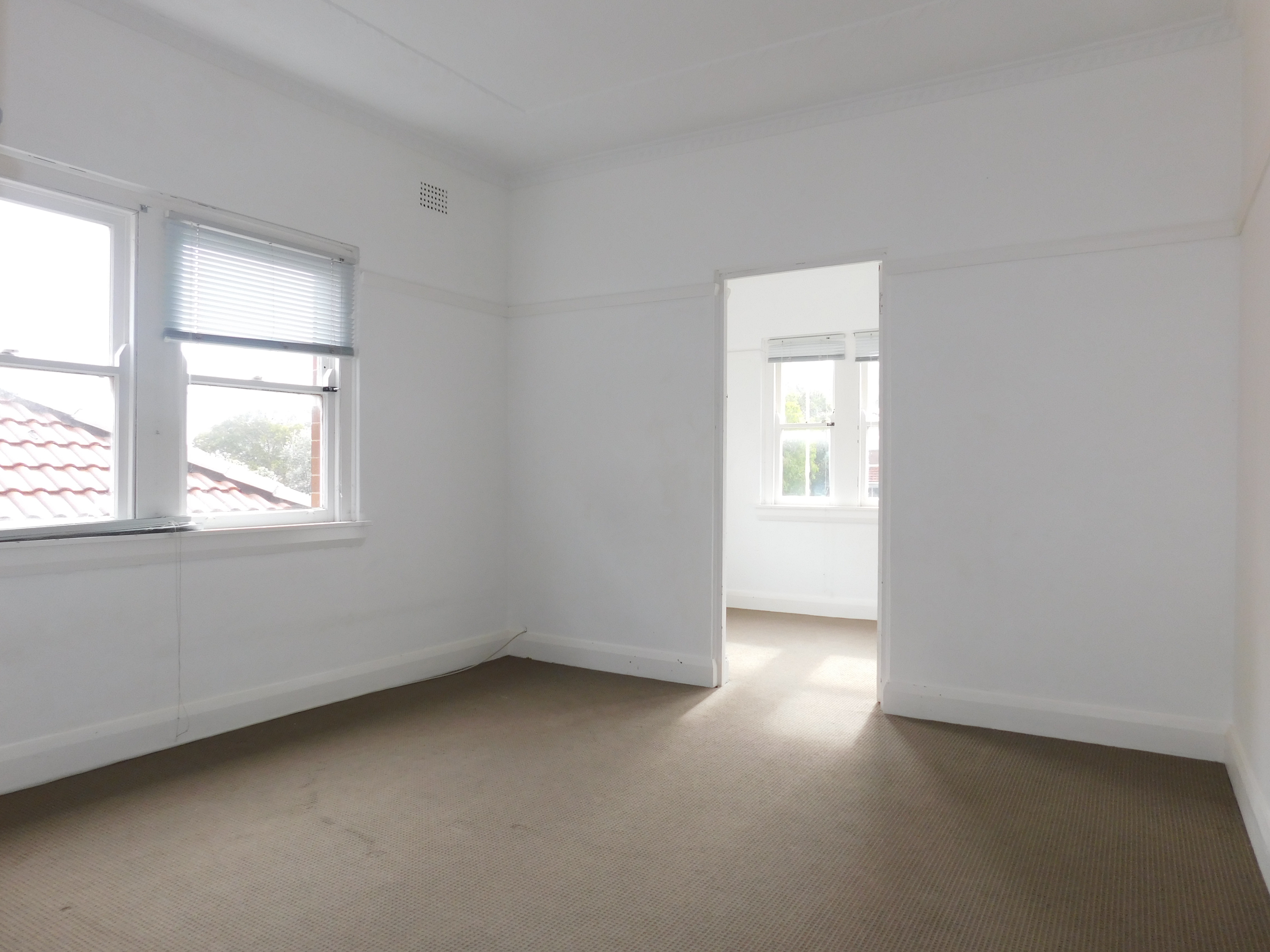 HOLDING FEE TAKEN !! HOLDING FEE TAKEN !! Lisa Steele Real Estate