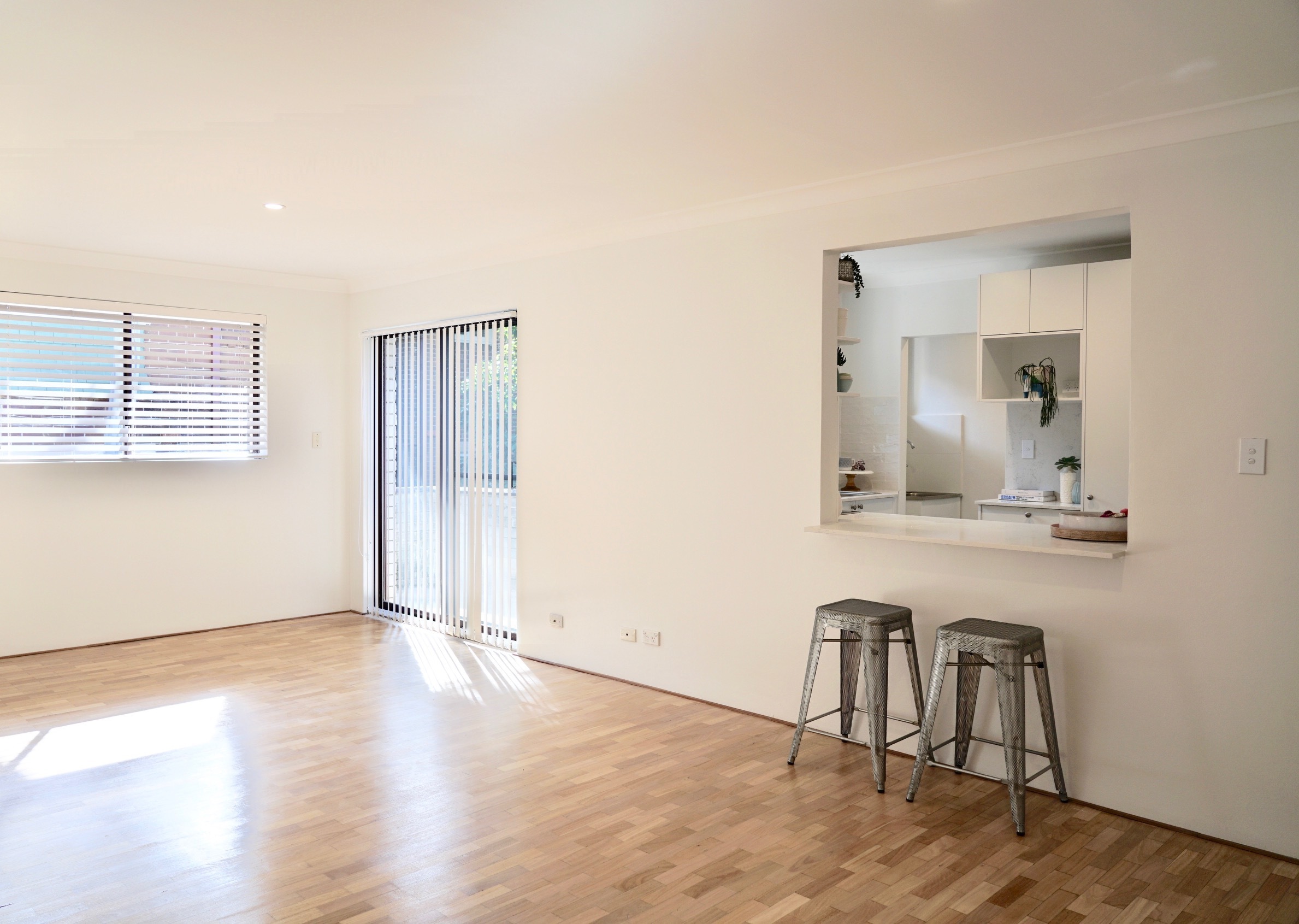 HOLDING FEE TAKEN!! HOLDING FEE TAKEN!! Lisa Steele Real Estate