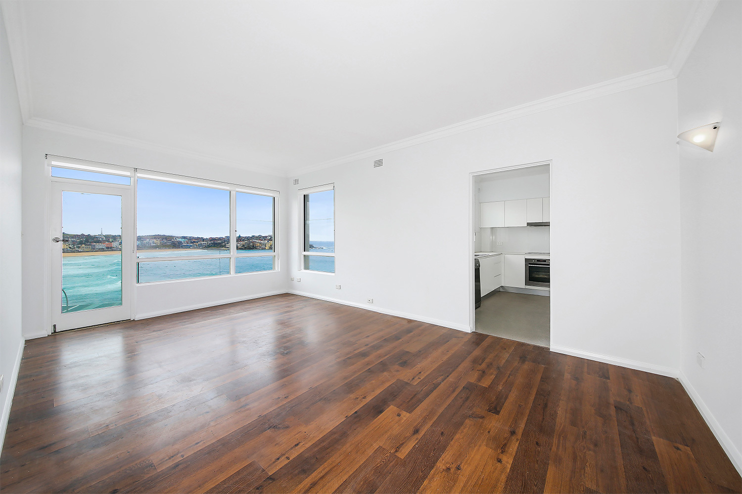 HOLDING FEE TAKEN !! HOLDING FEE TAKEN !! Lisa Steele Real Estate