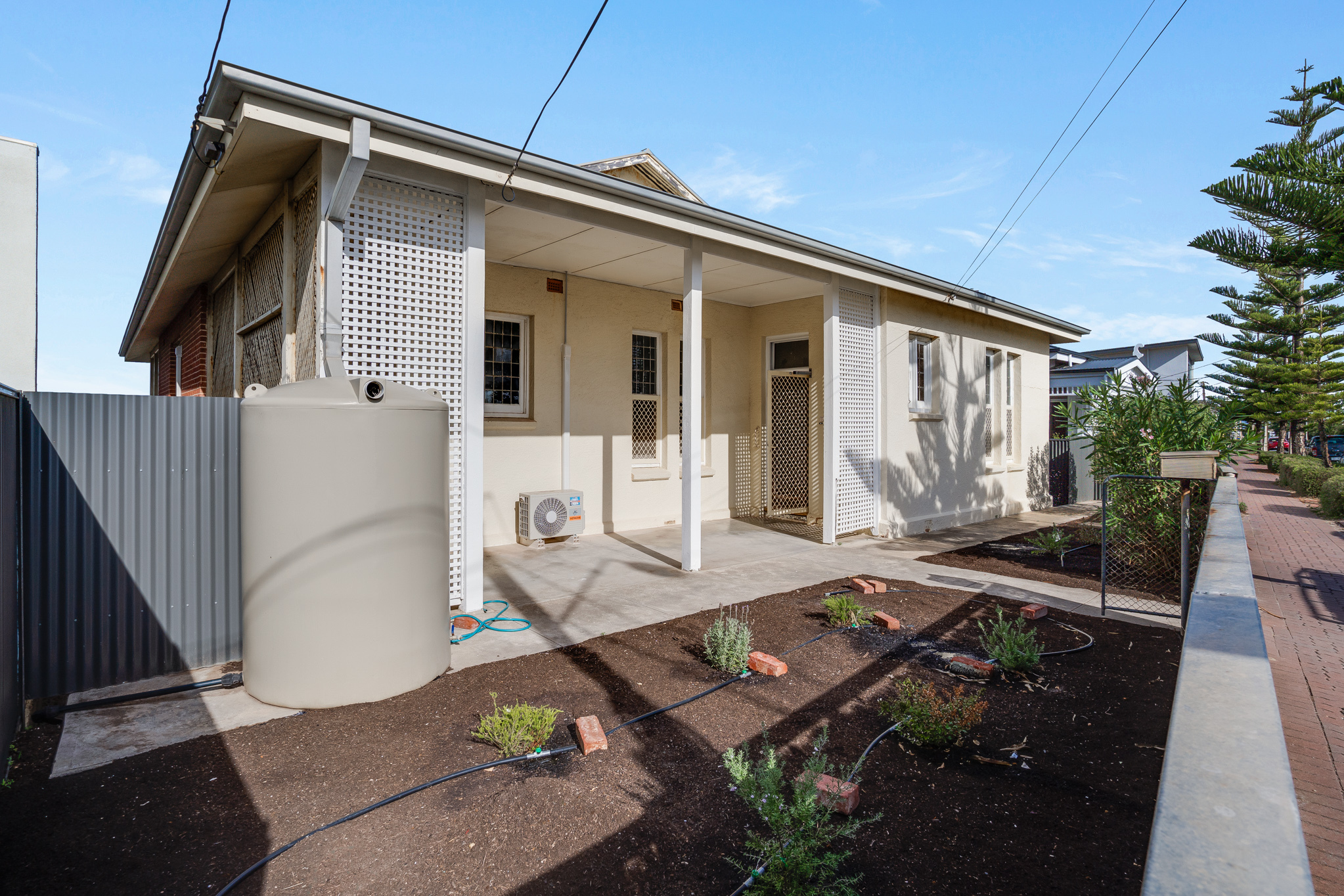 HENLEY BEACH STYLE AND SPACE Rob Mackenzie Real Estate