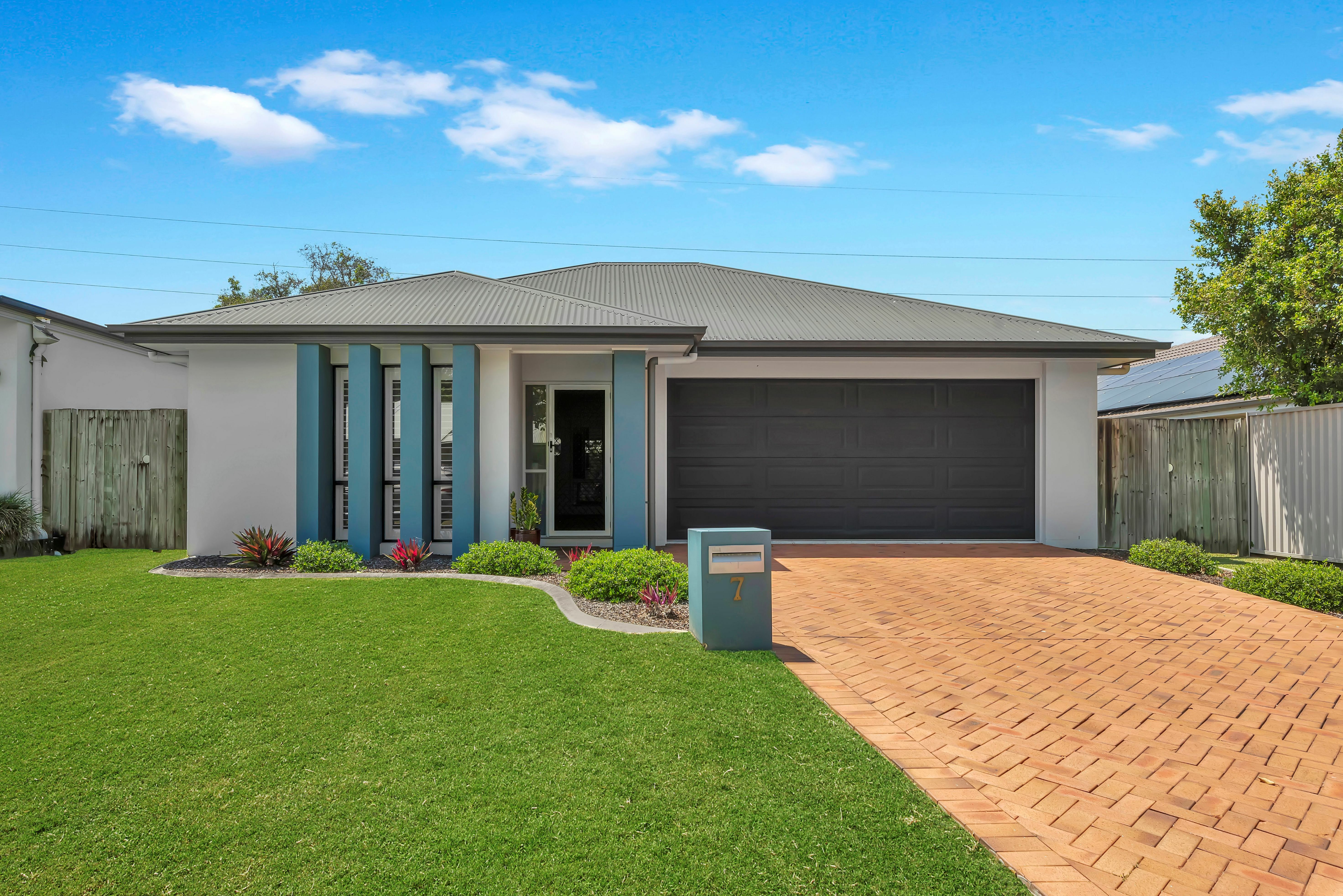 7 Bainbridge Cct