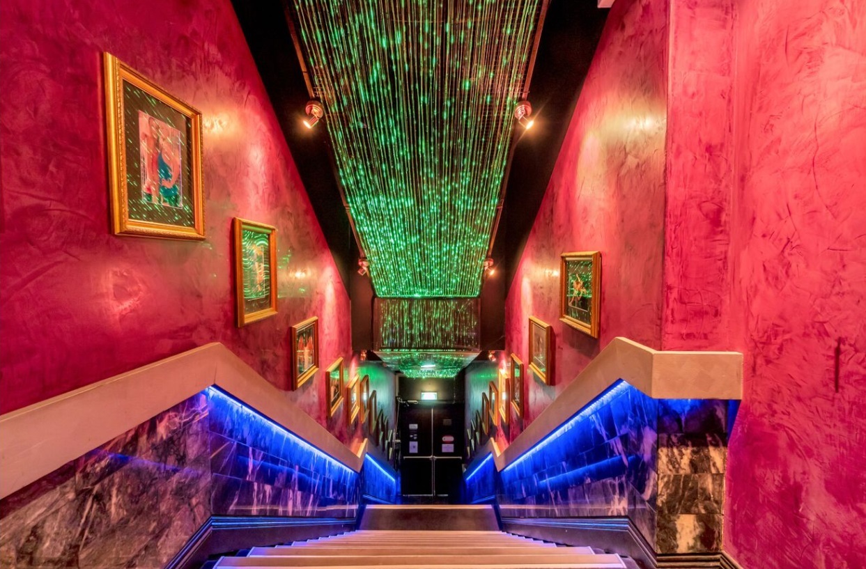 Metro Commercial WITH LATE ON PREMISES LICENCE