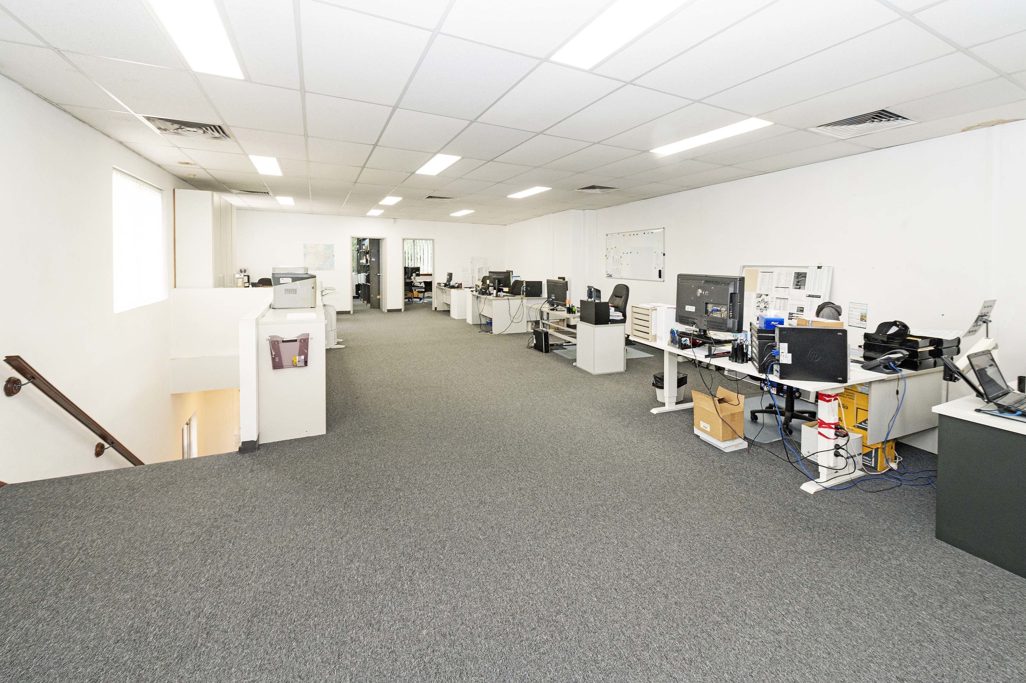Metro Commercial OUTSTANDING FIRST FLOOR OFFICE