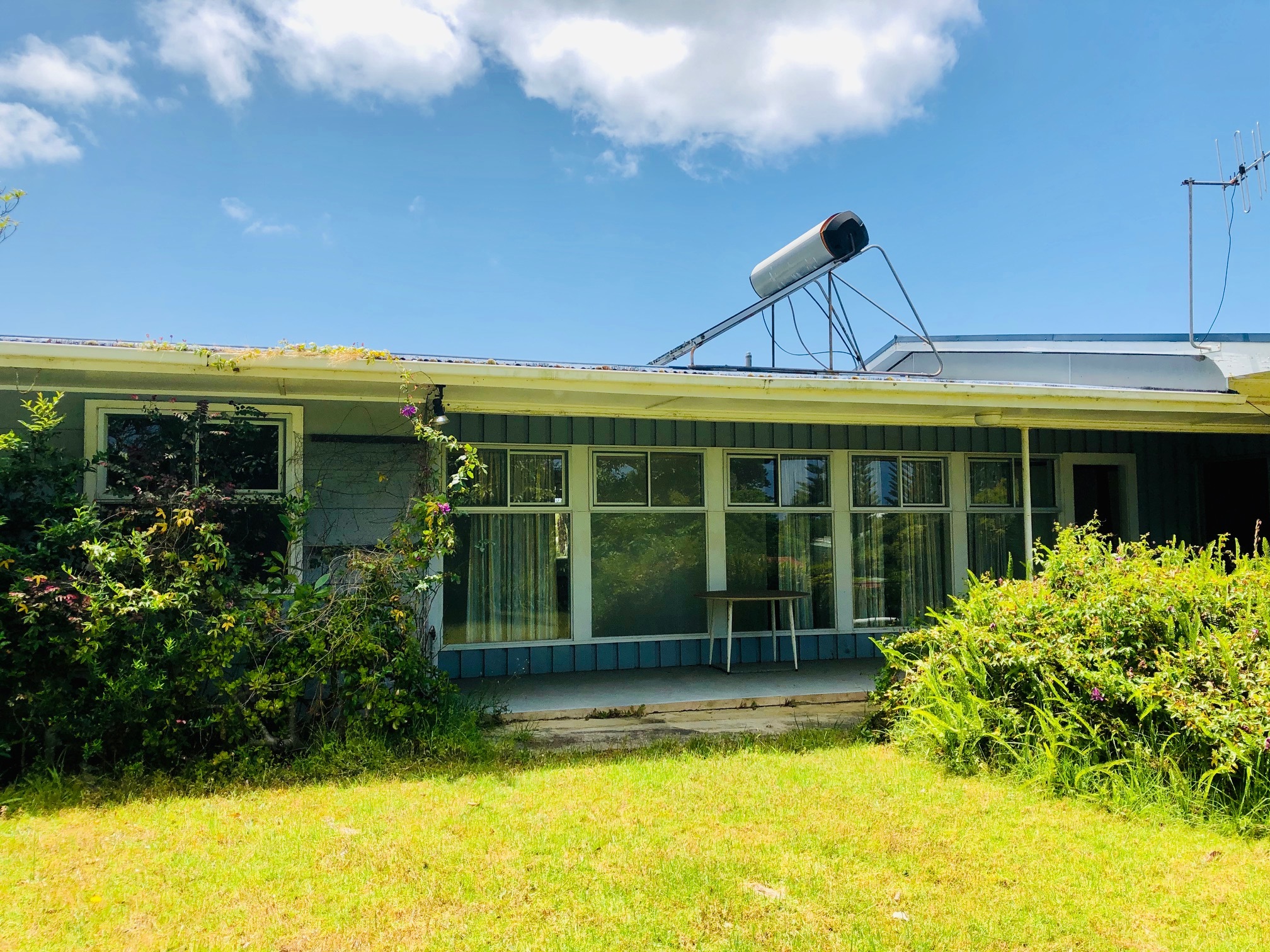Norfolk Island Real Estate Bright & Sunny Retro Home