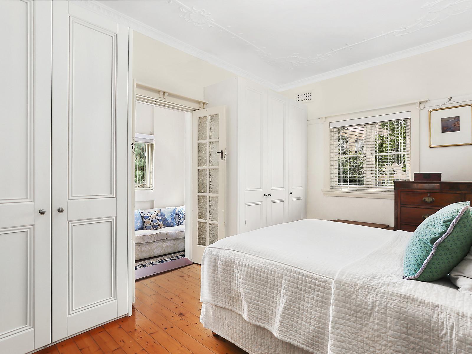 Qimmy Agency - One bedroom plus sunroom apartment