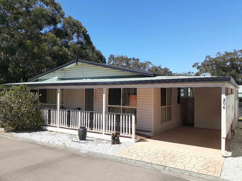 SPACIOUS HOME ON CORNER BLOCK Relocatable Living
