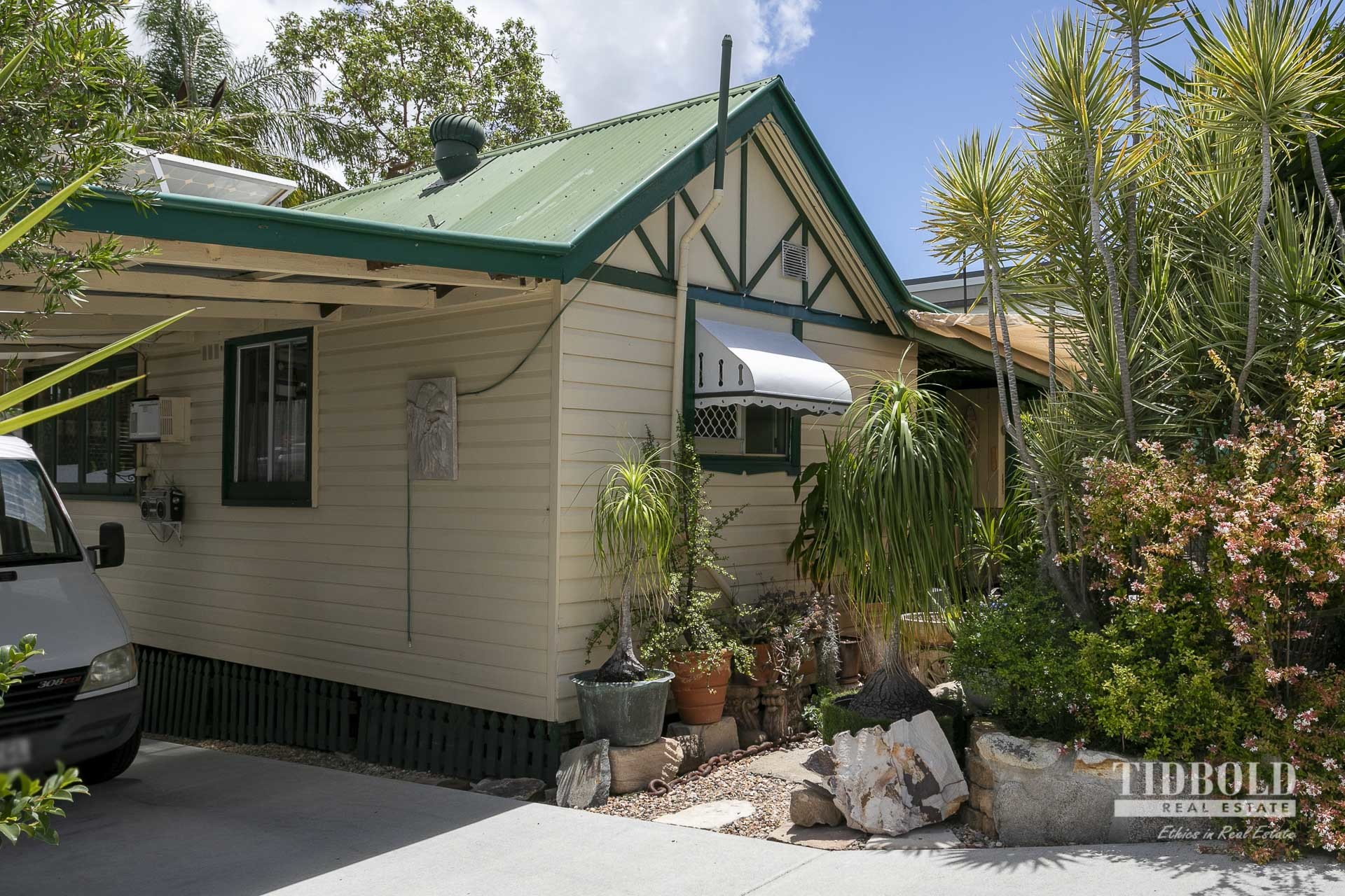 SECURE LIVING Relocatable Living