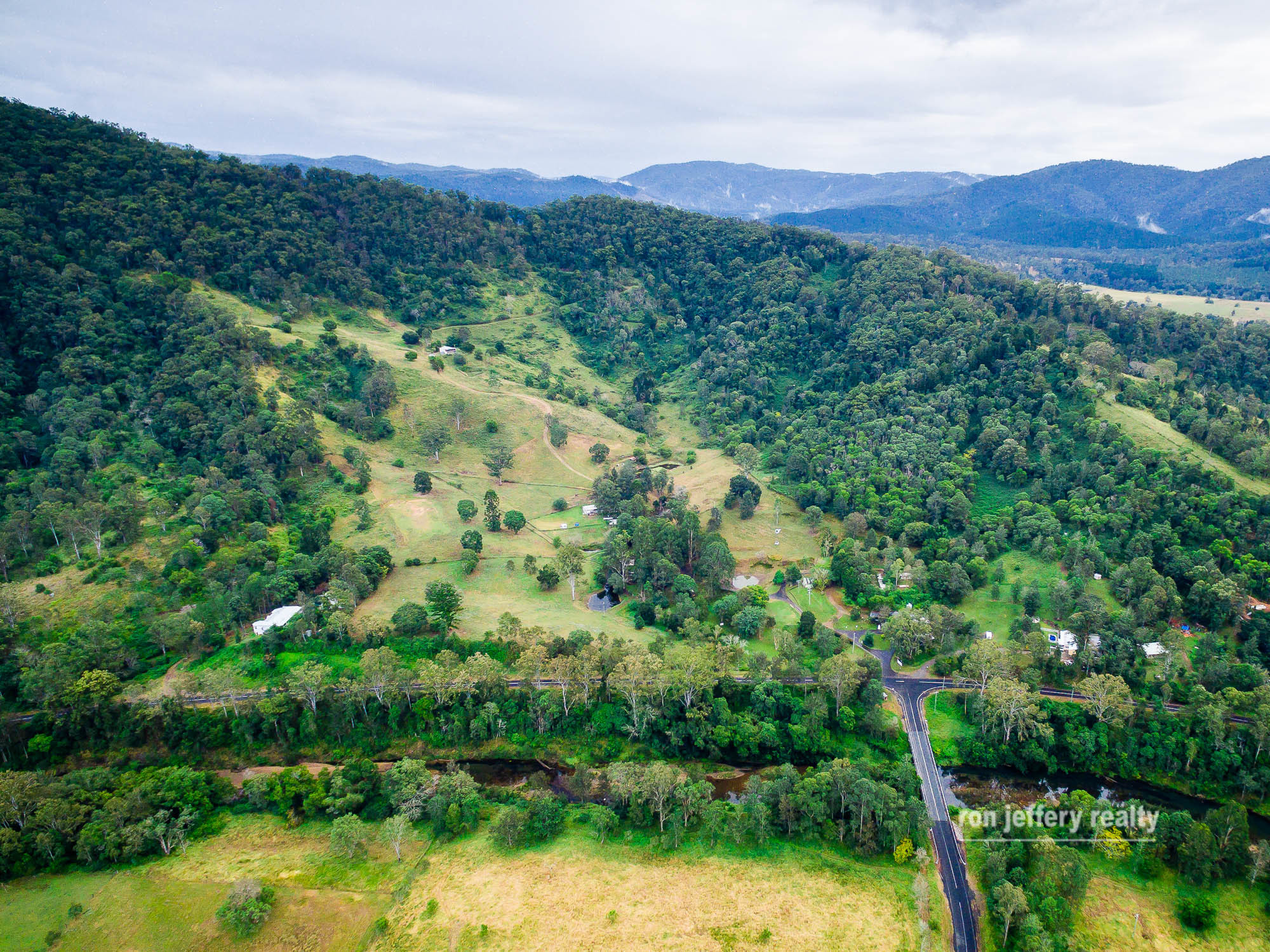 Ron Jeffery Realty 74 ACRES 10 MINUTES FROM KENILWORTH