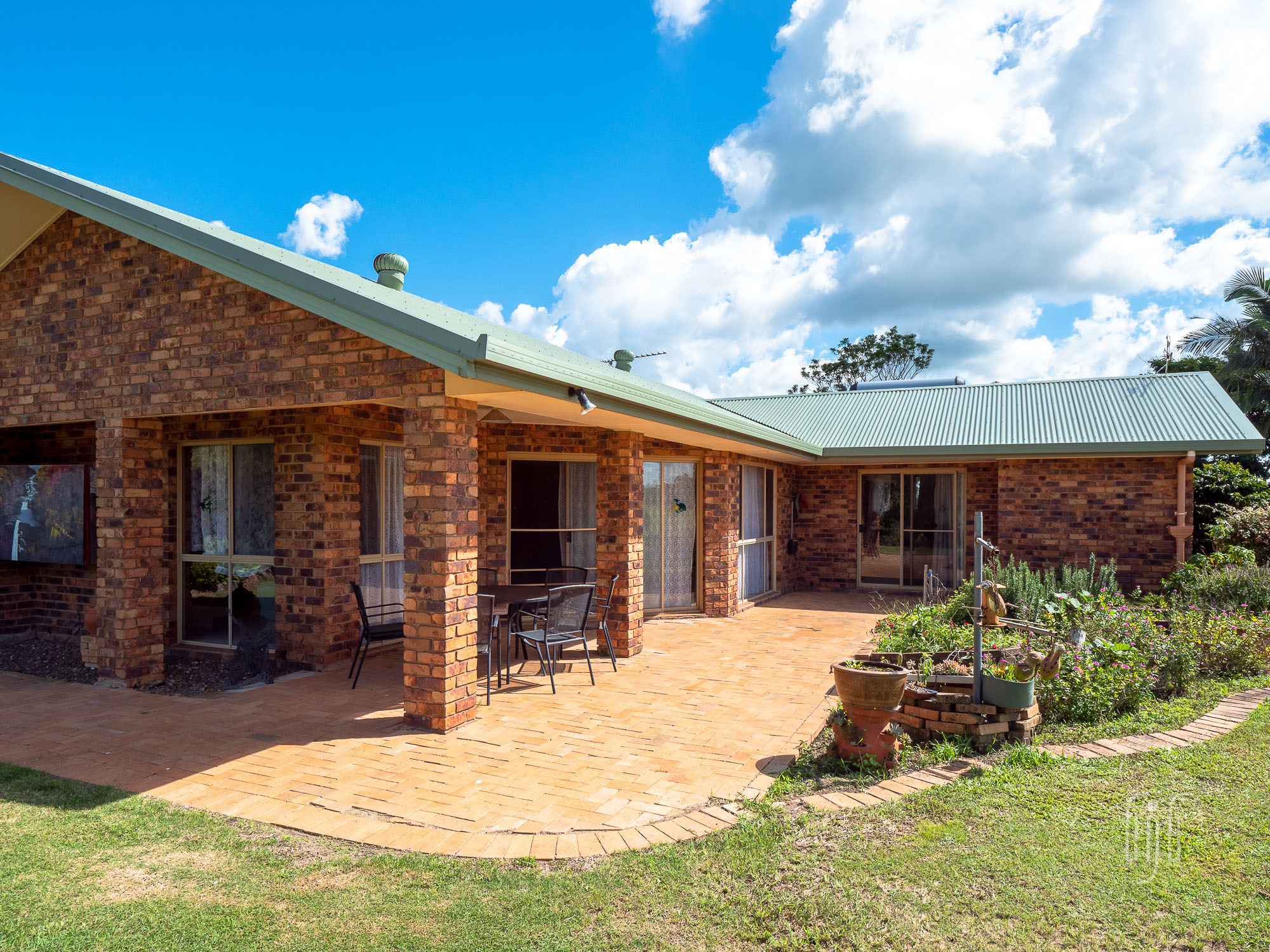 Ron Jeffery Realty "THE PRICKLE FARM" AT KANDANGA!