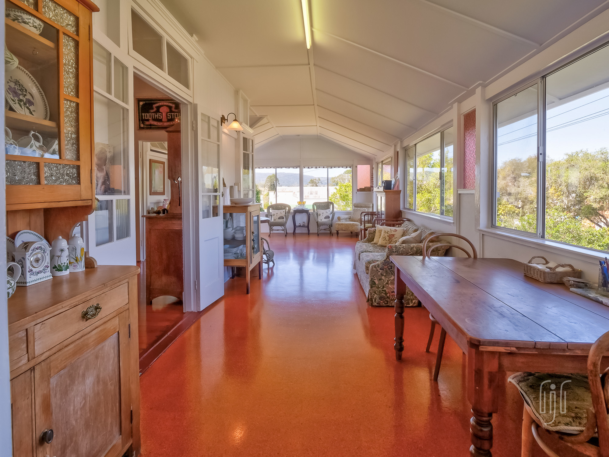 Ron Jeffery Realty KENILWORTH HOUSE