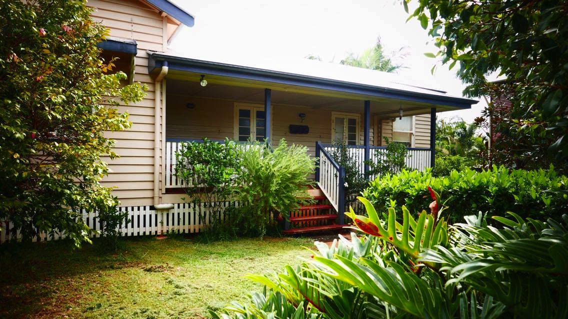 Russell Island Real Estate Old Style Holiday Charm