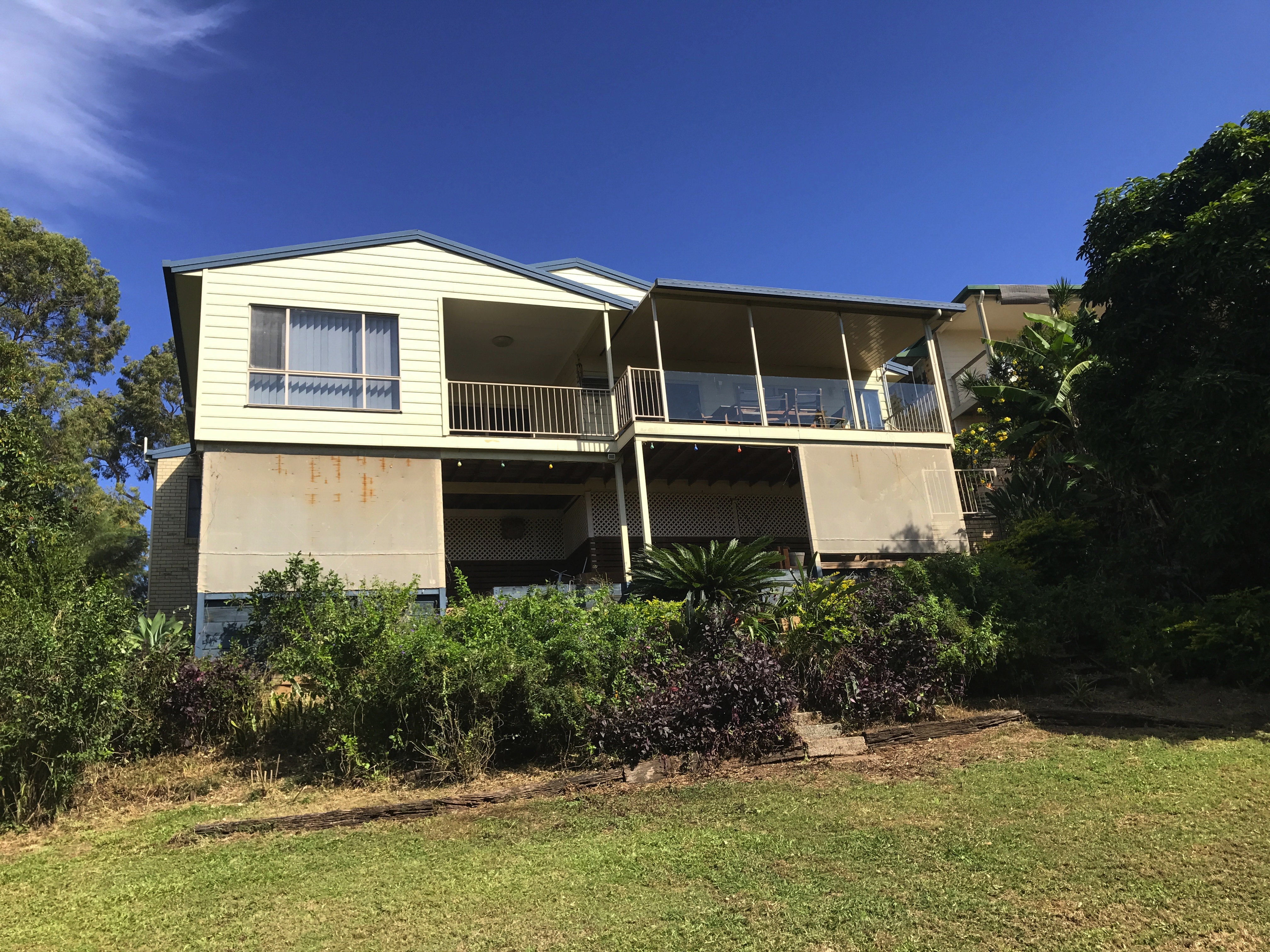 Russell Island Real Estate WATER FRONT PROPERTY ON BAY DRIVE!!!