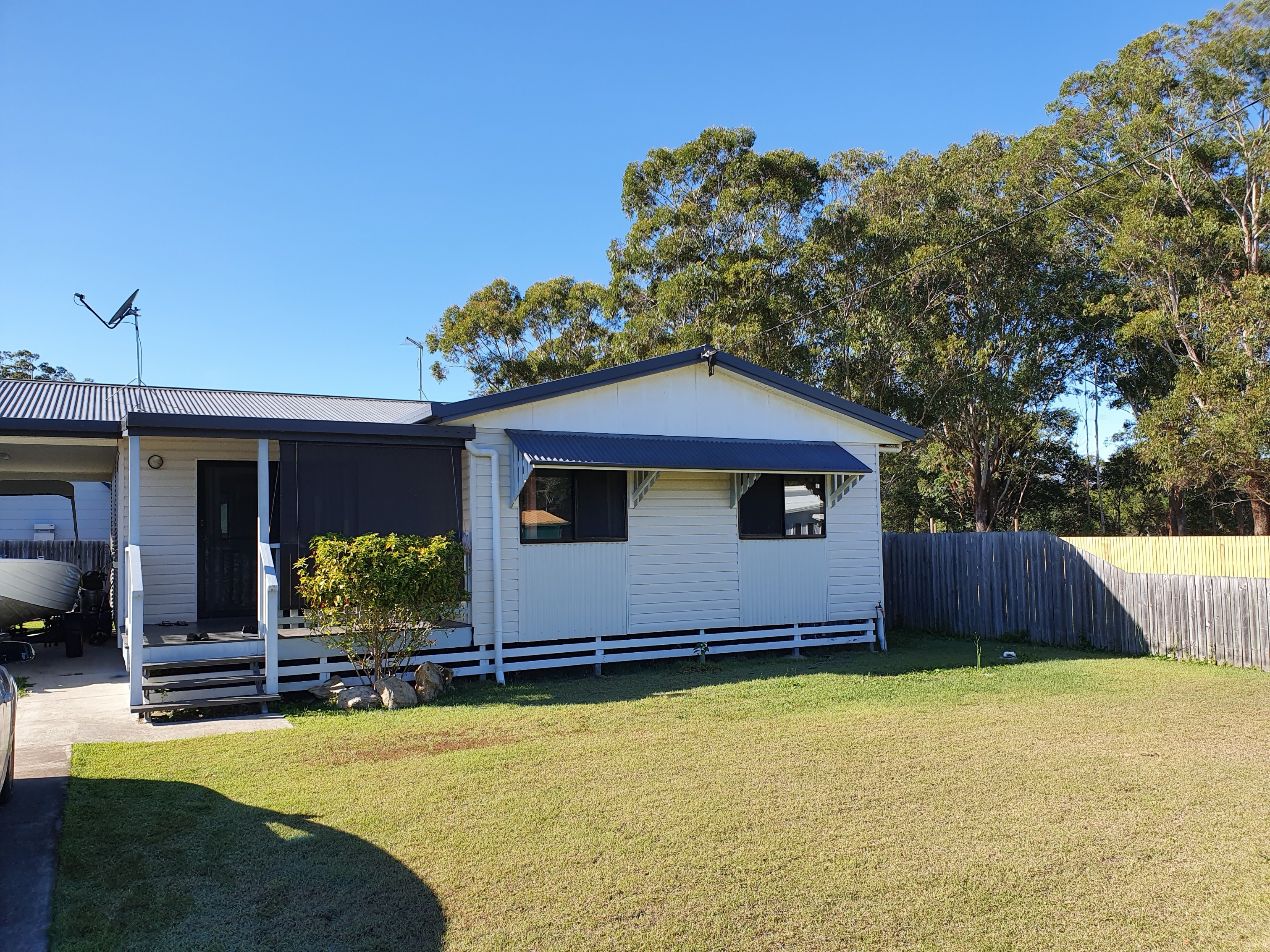 Russell Island Real Estate LIKE NEW, GREAT BUYING