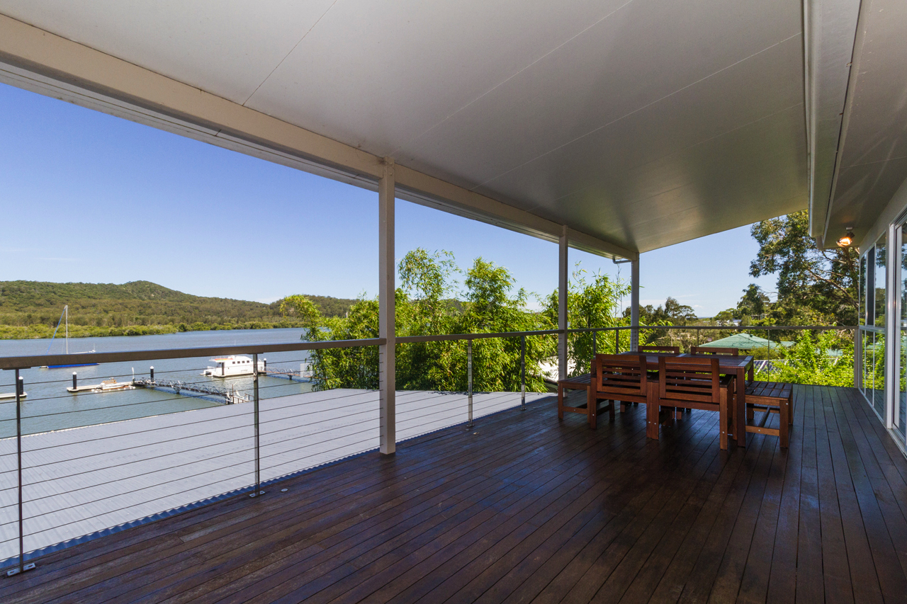 Russell Island Real Estate Waterfront, Water Access, Pontoon and Spa.