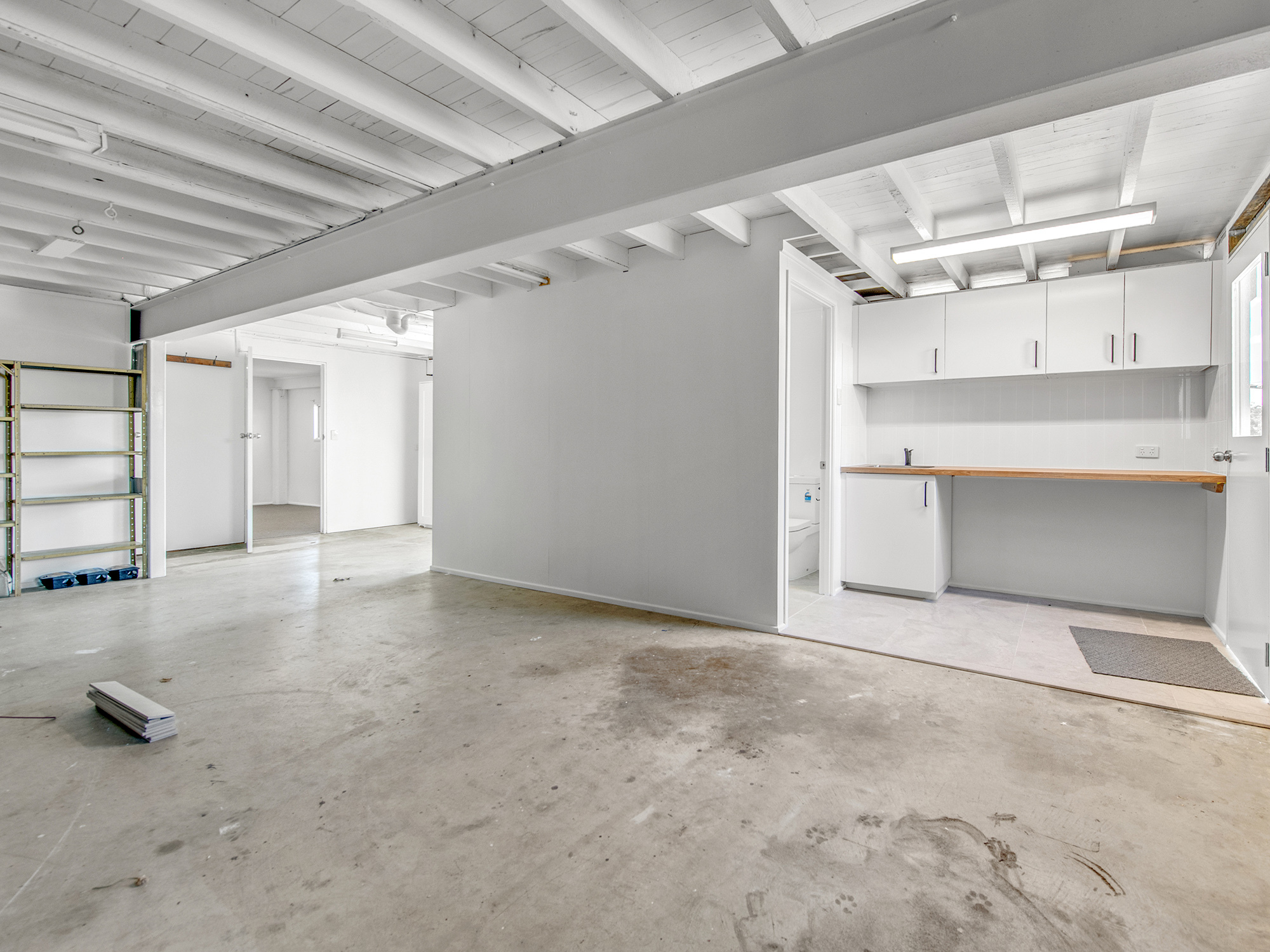 LOOKING FOR A LARGE FAMILY HOME ? CHECK OUT THIS SILKSTONE PROPERTY