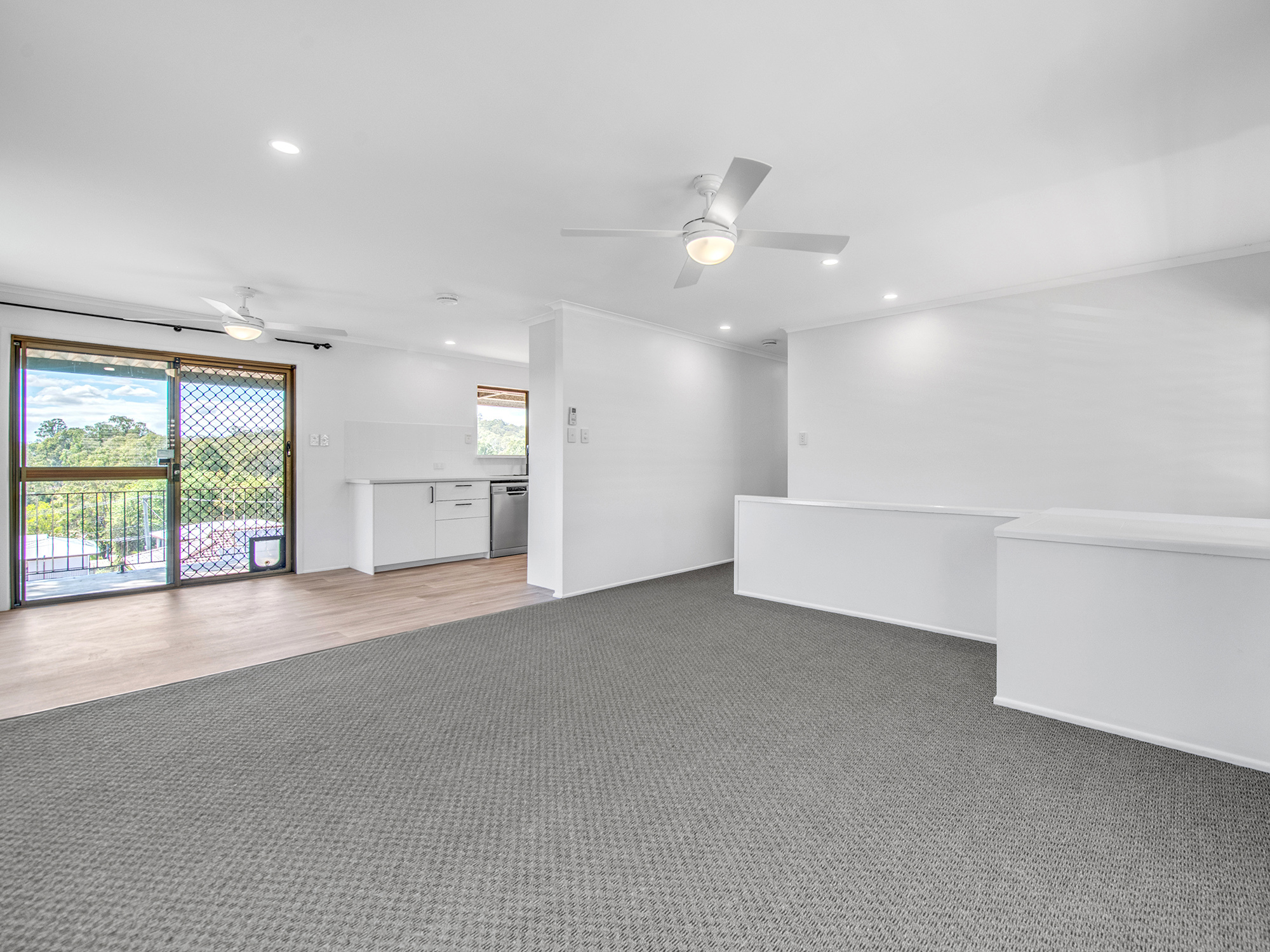 LOOKING FOR A LARGE FAMILY HOME ? CHECK OUT THIS SILKSTONE PROPERTY