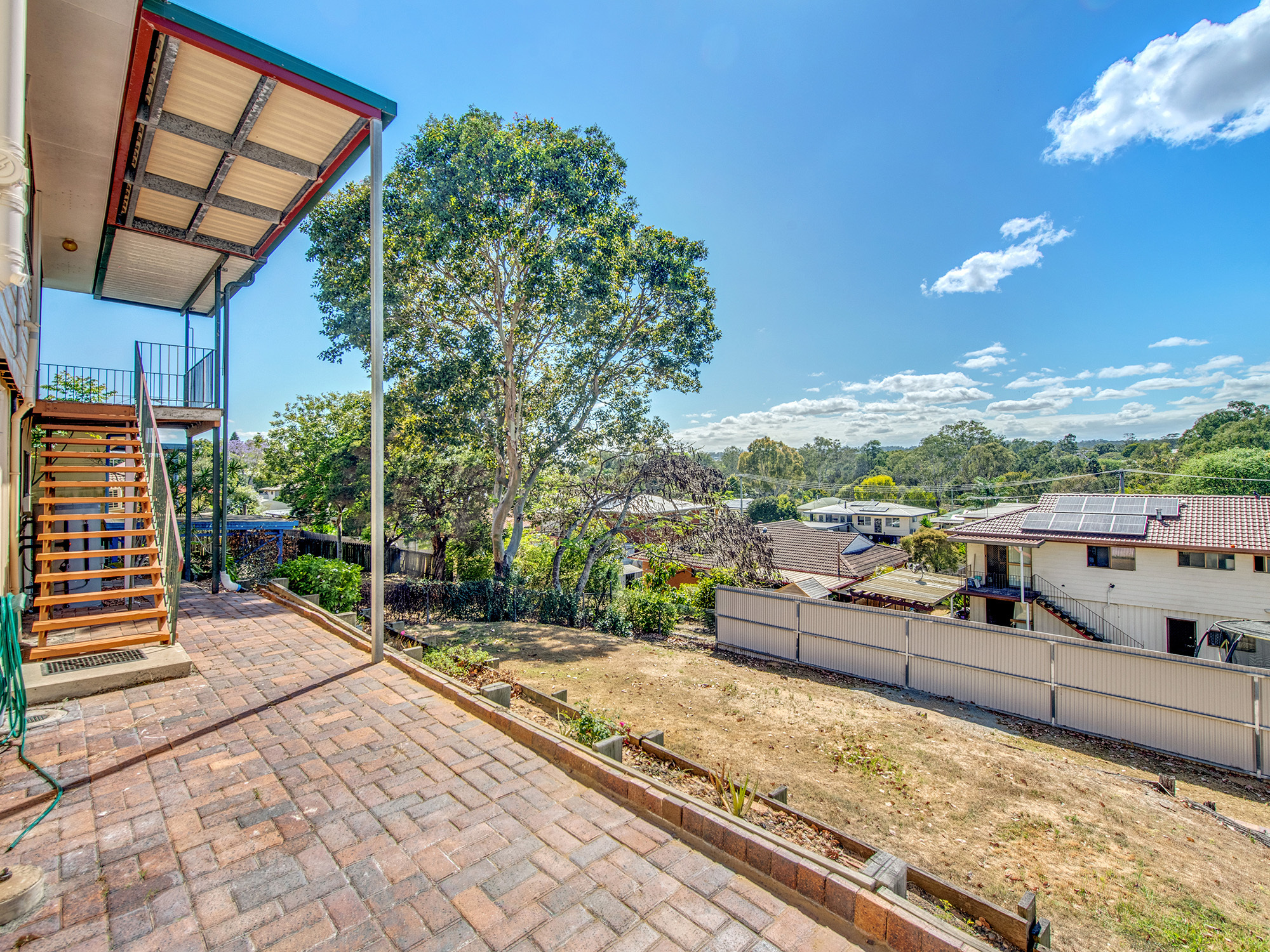 LOOKING FOR A LARGE FAMILY HOME ? CHECK OUT THIS SILKSTONE PROPERTY