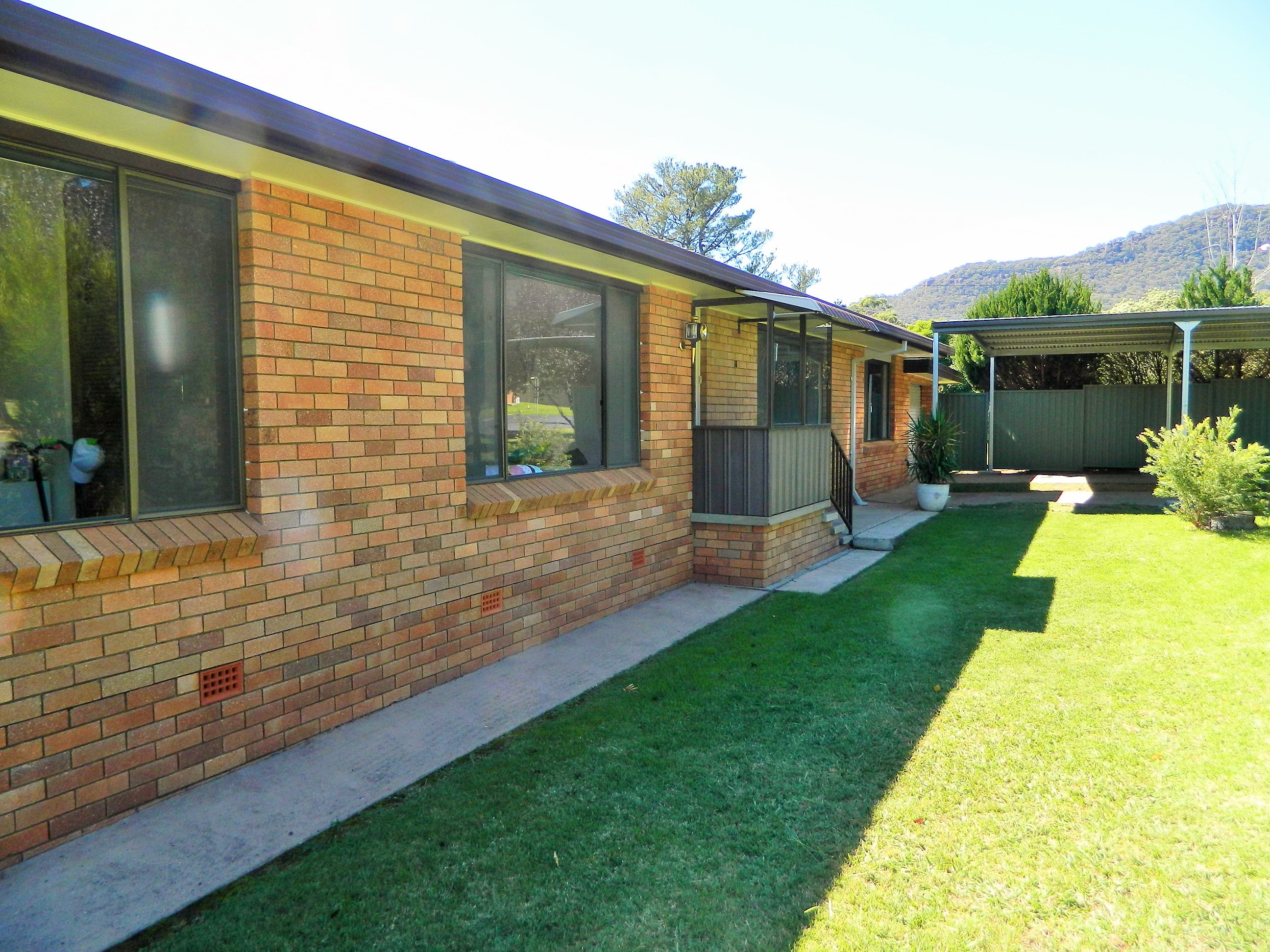 Shipman's Real Estate SIMPLY THE BEST FAMILY HOME