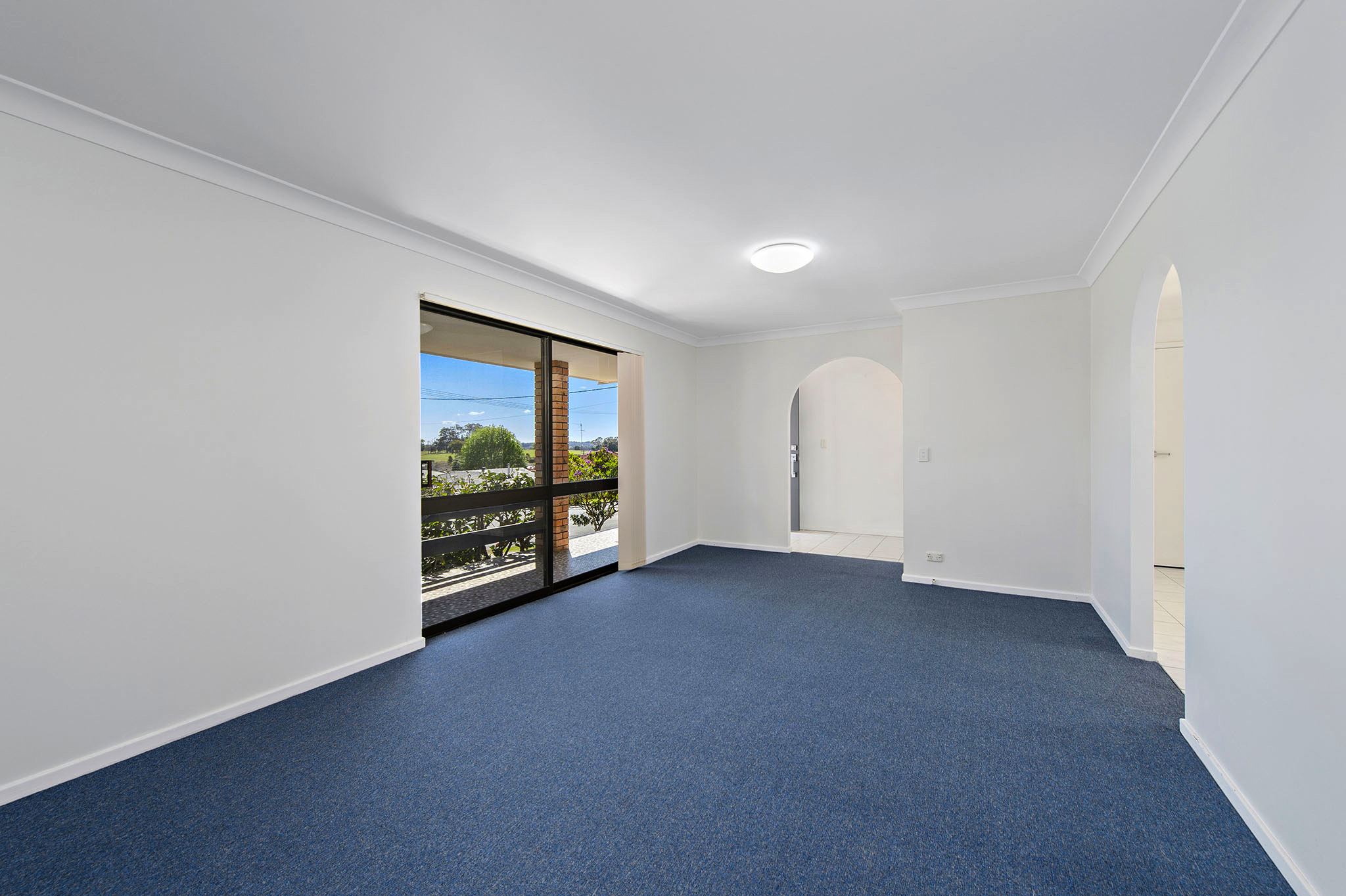 Slater & Slater Real Estate Elevated outlook, pool on 709m2