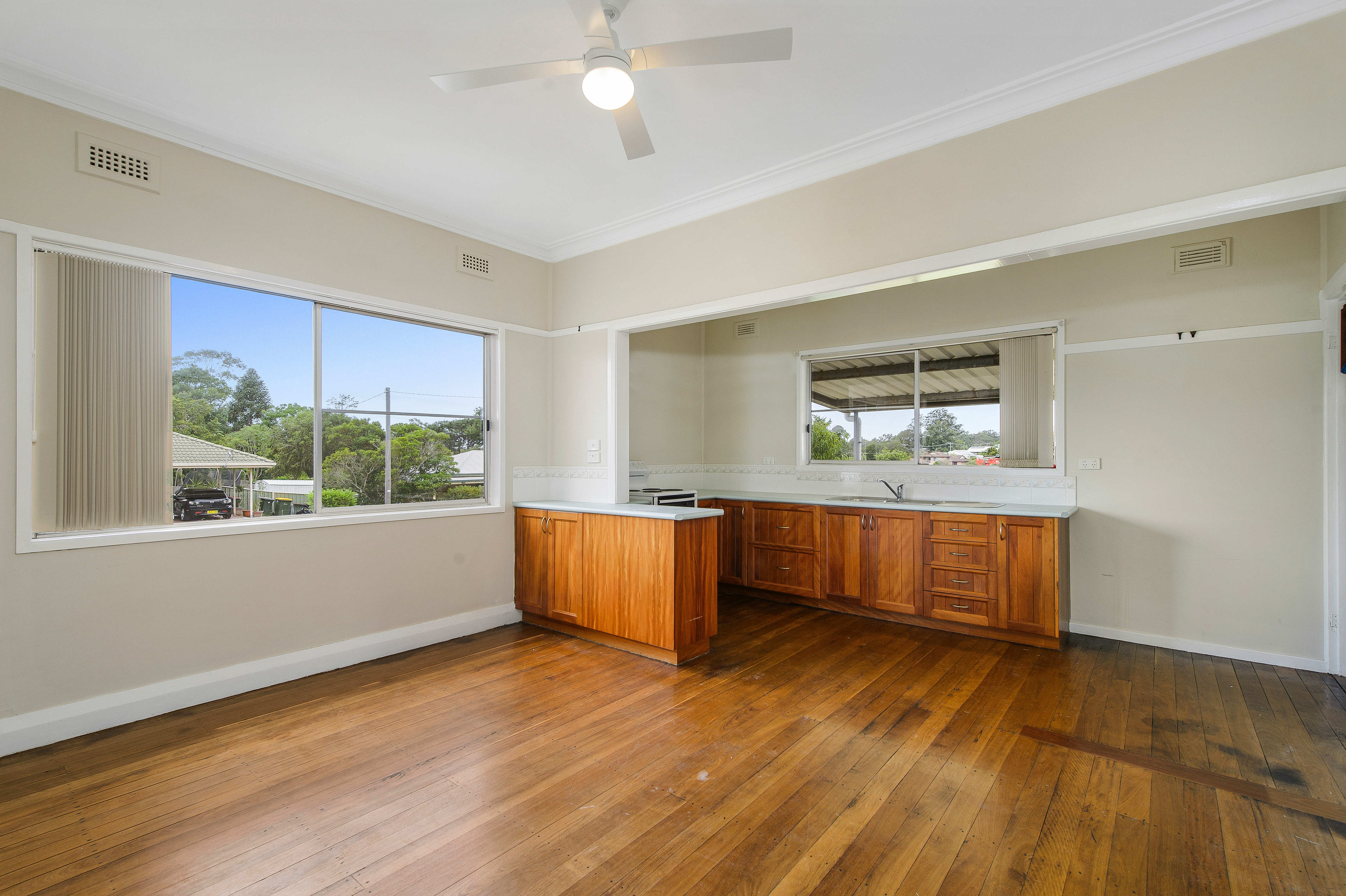 Slater & Slater Real Estate Recently renovated, new double colourbond