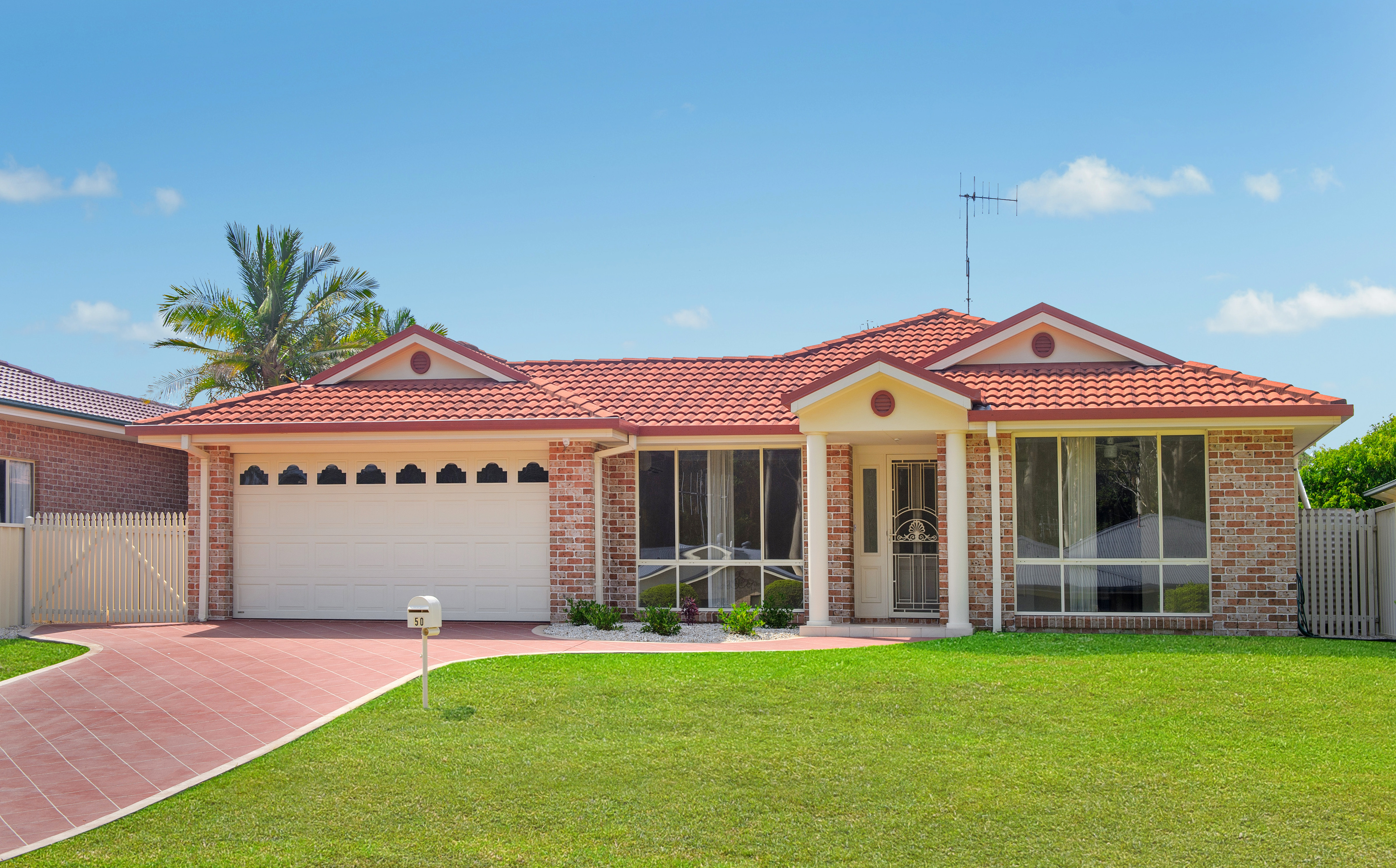 Slater & Slater Real Estate NEW PRICE 450 p/w Spacious, established