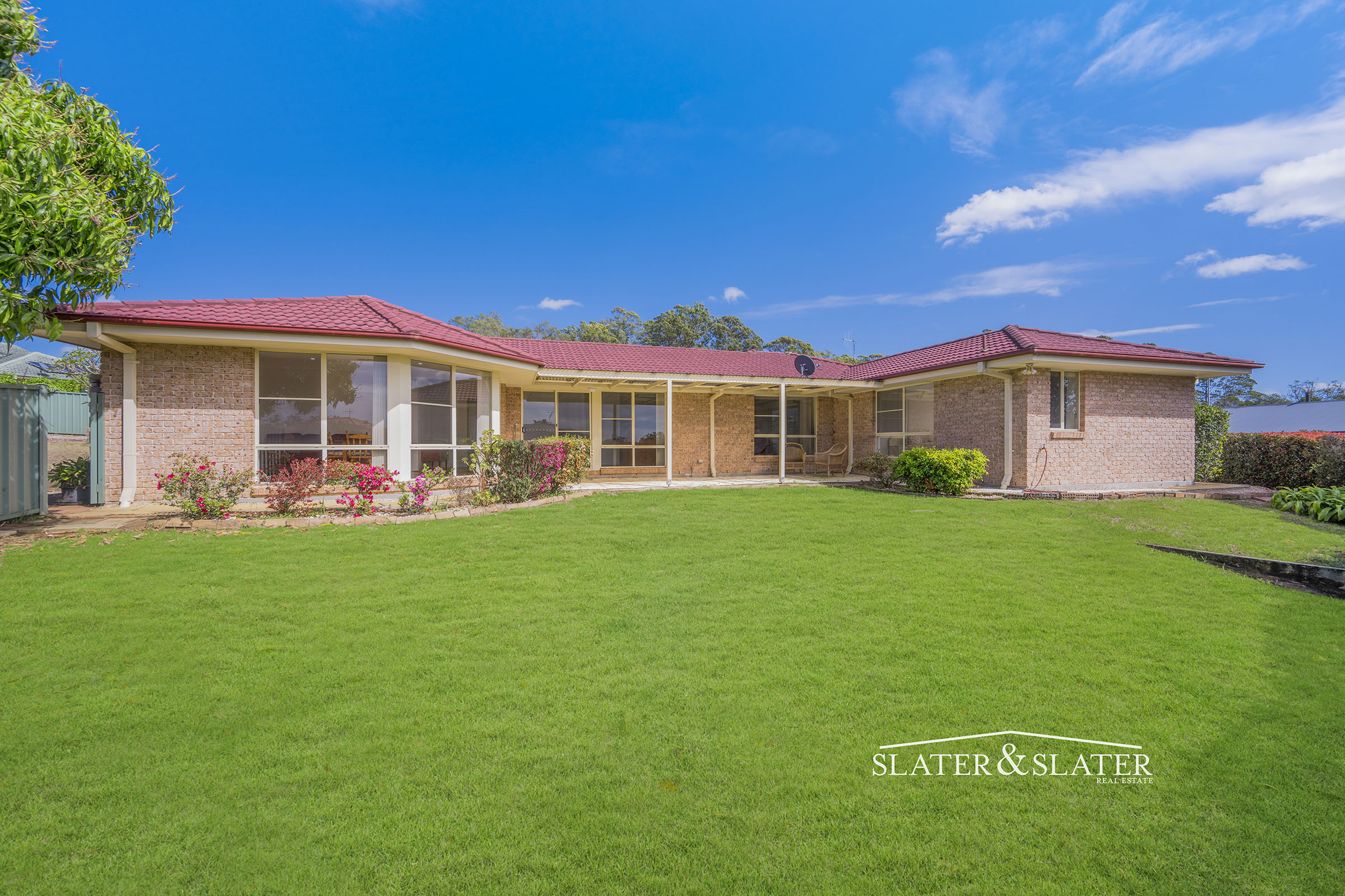 Slater & Slater Real Estate Spacious home in premium estate on 1016m2