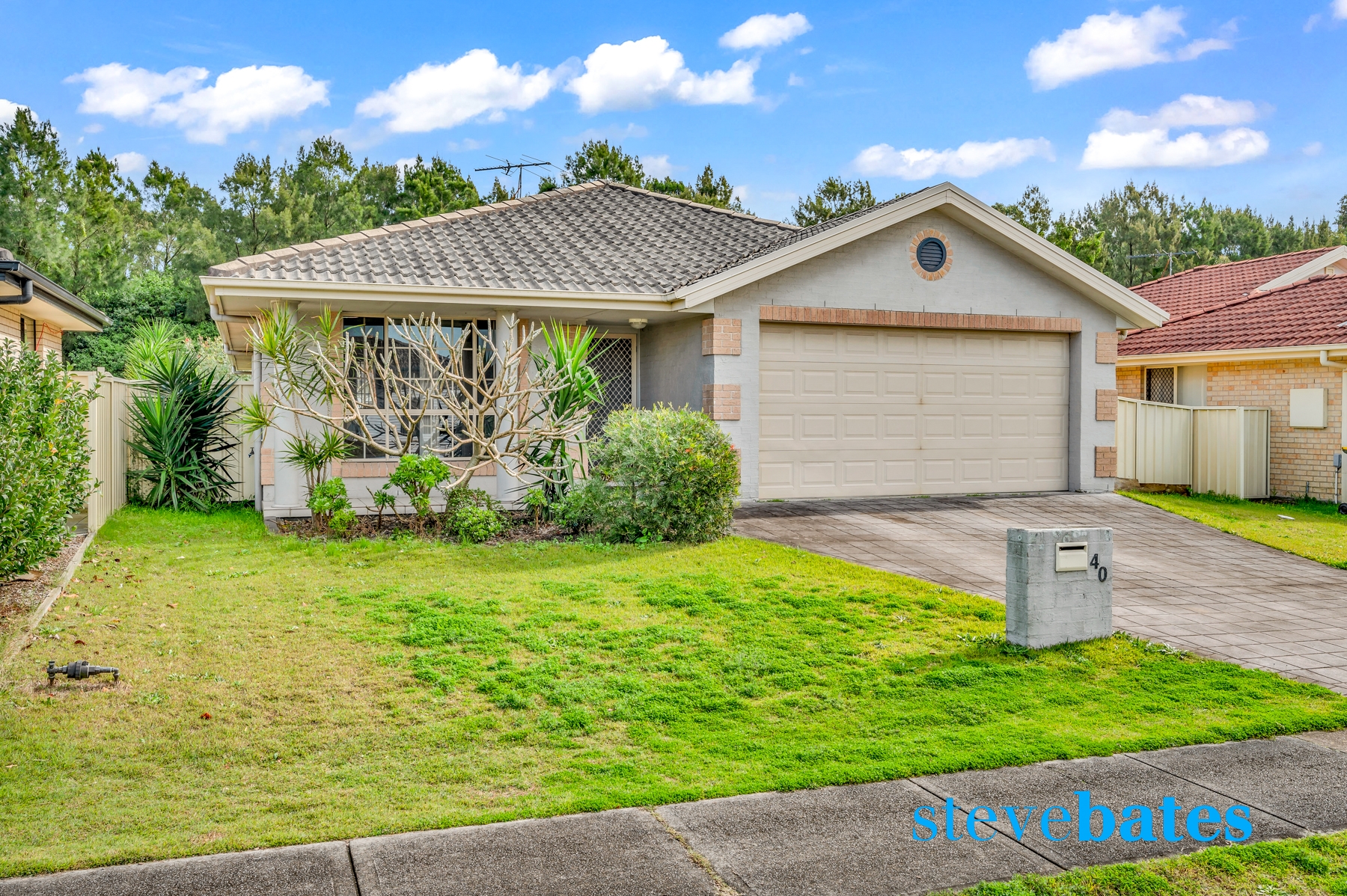 SPACIOUS FAMILY LIVING Steve Bates Real Estate