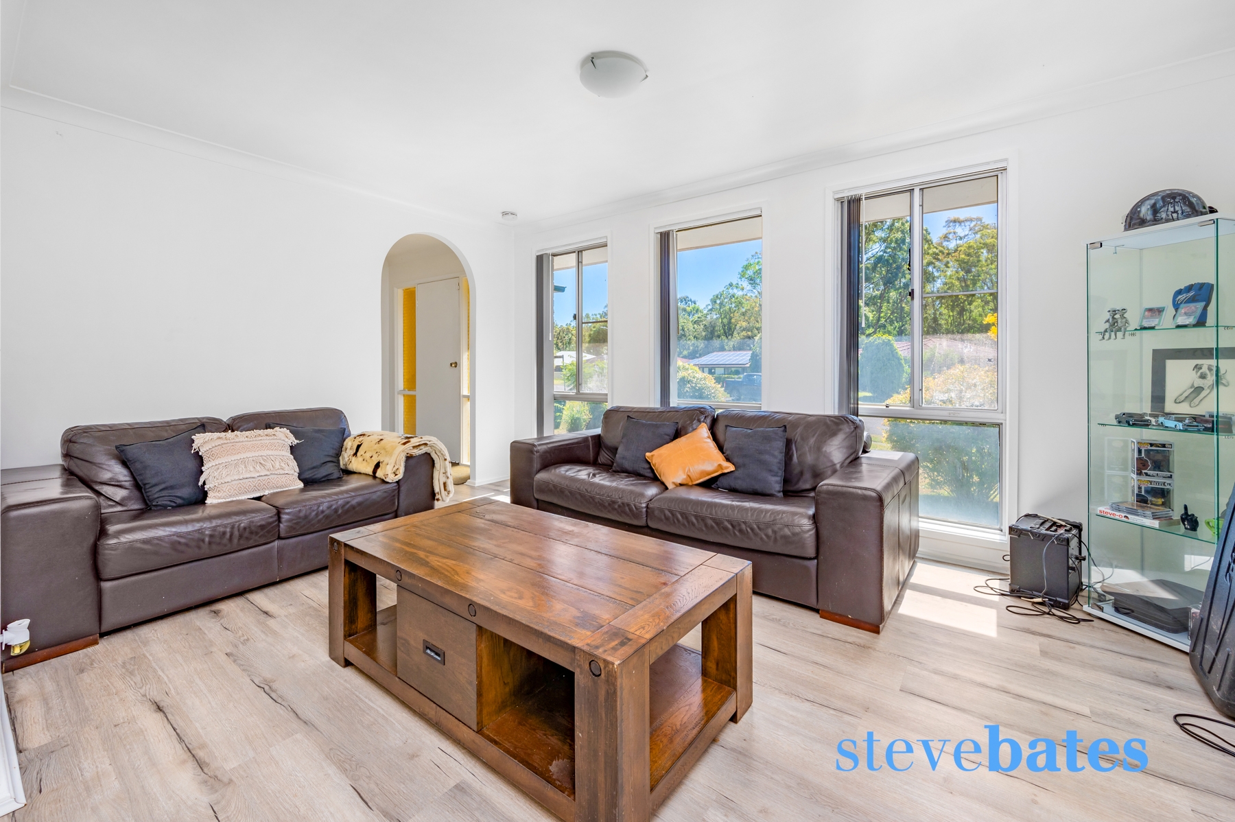 OOZING FAMILYFRIENDLY APPEAL Steve Bates Real Estate