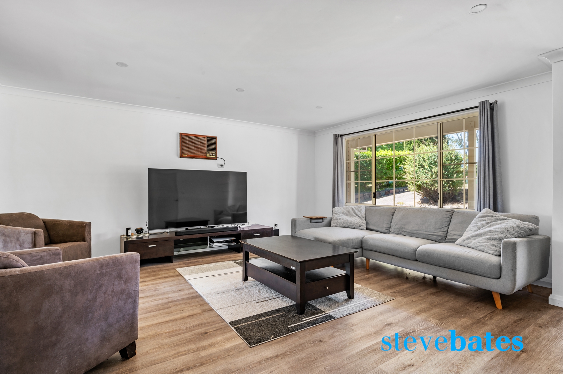 PERFECT FAMILY HOME Steve Bates Real Estate